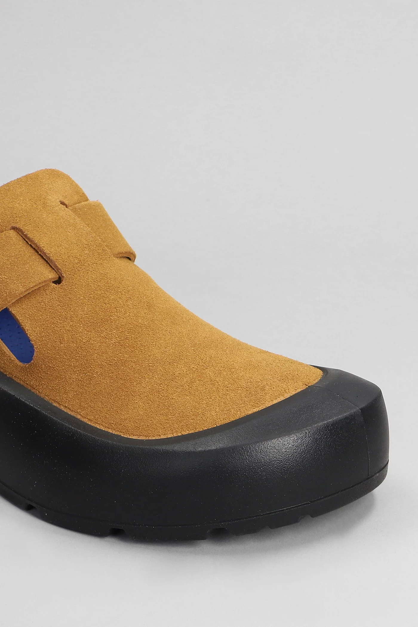 Zurich Tech Sneakers in leather color suede - Image 5