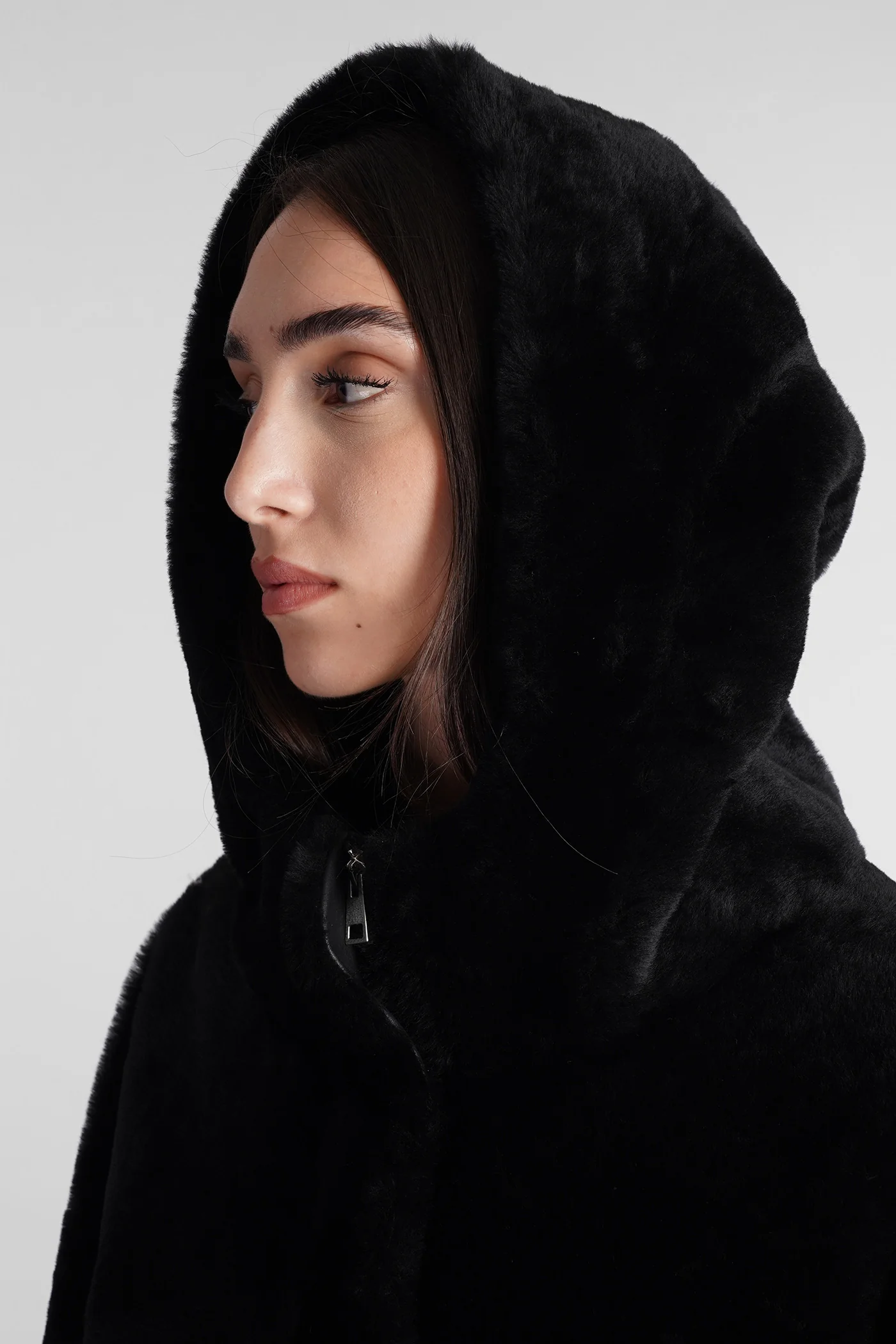 Fur & Shearling in black leather - Image 5