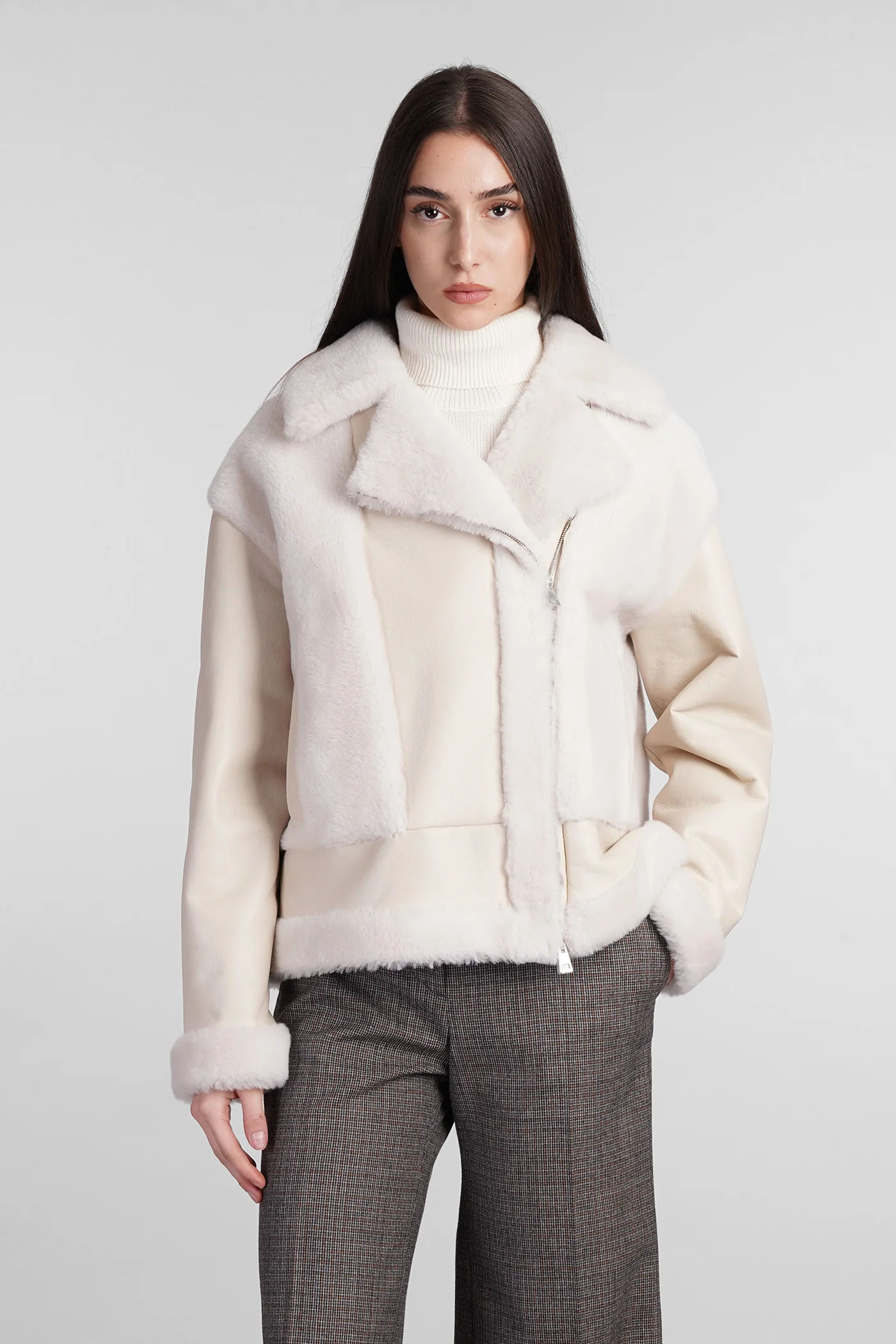 Shearling in white leather