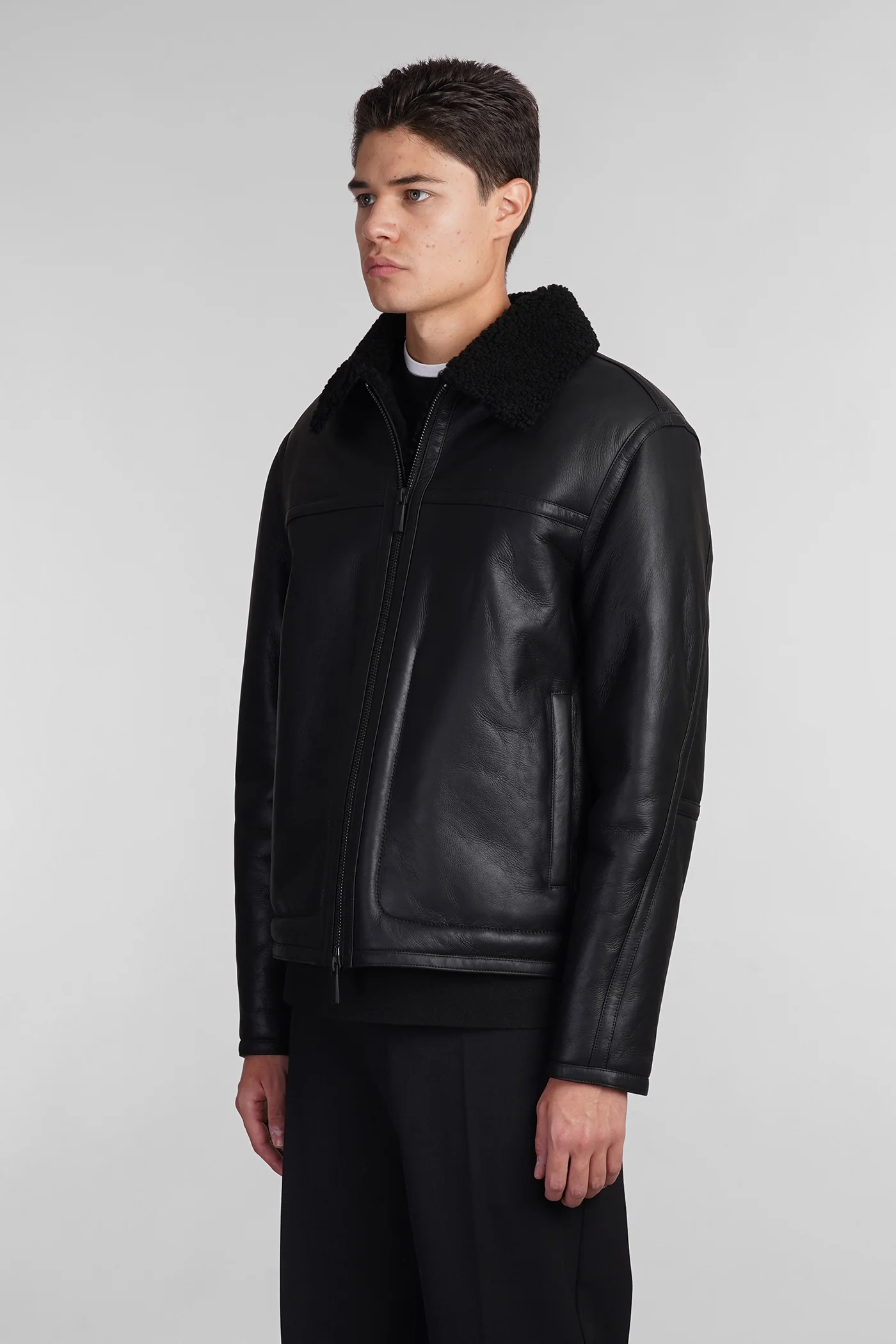 Shearling in black leather - Image 4