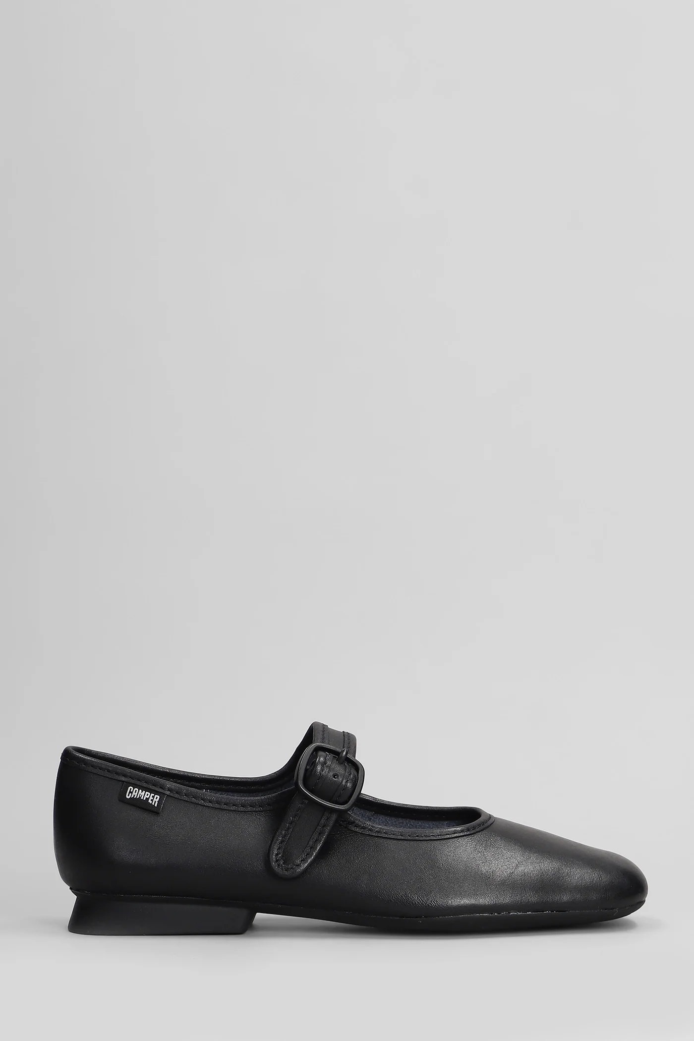 Casi Myra Ballet flats in black leather