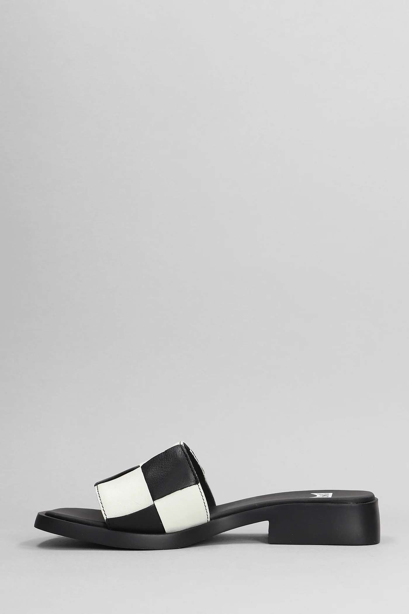Dana Flats in black leather - Image 3