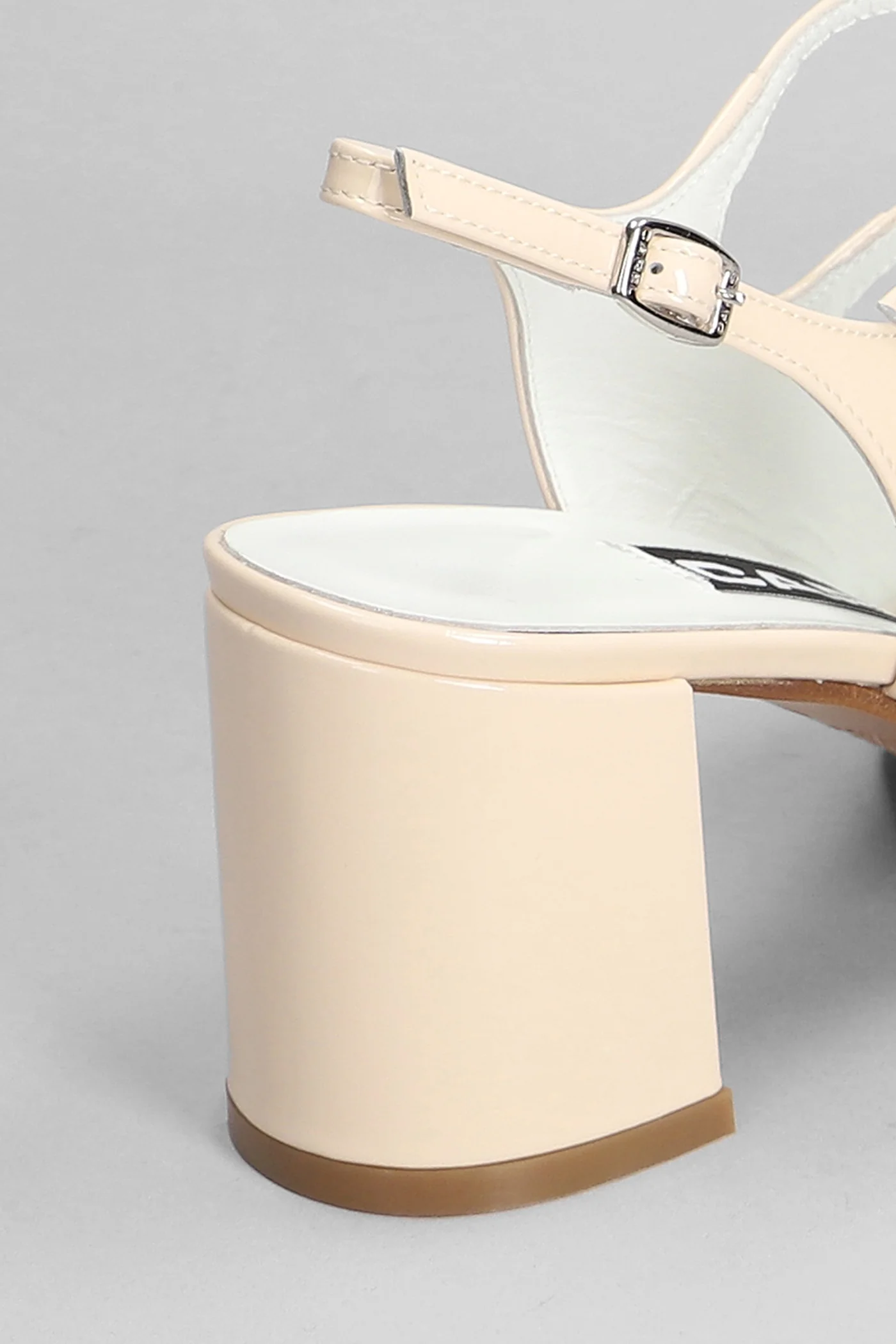 Banana Pumps in beige patent leather - Image 5