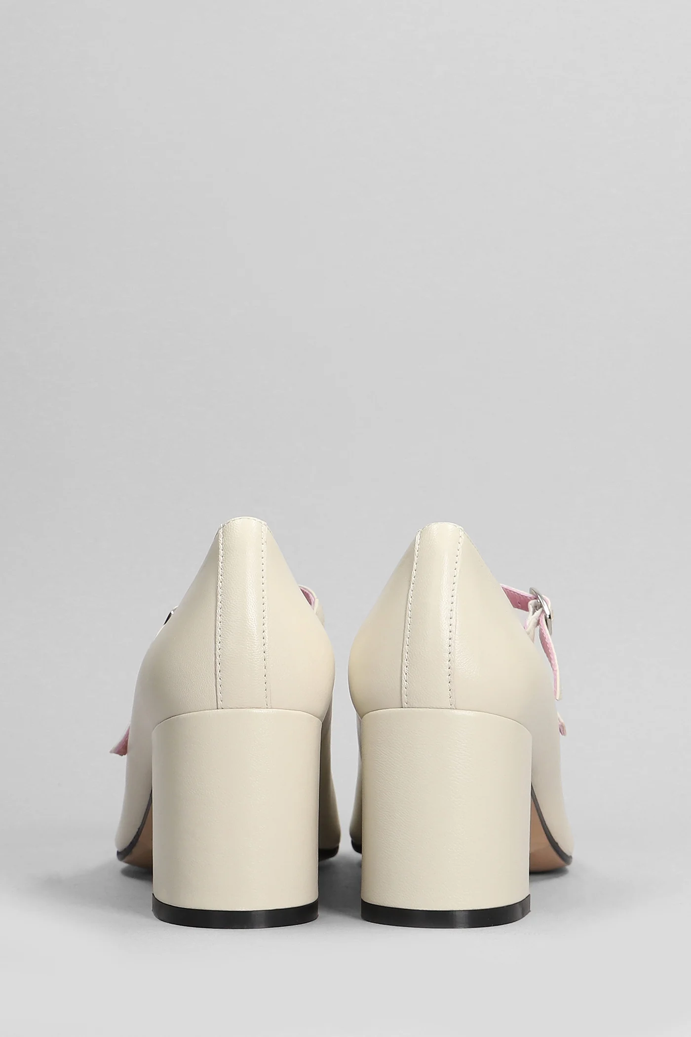 Cherry Pumps in beige leather - Image 4
