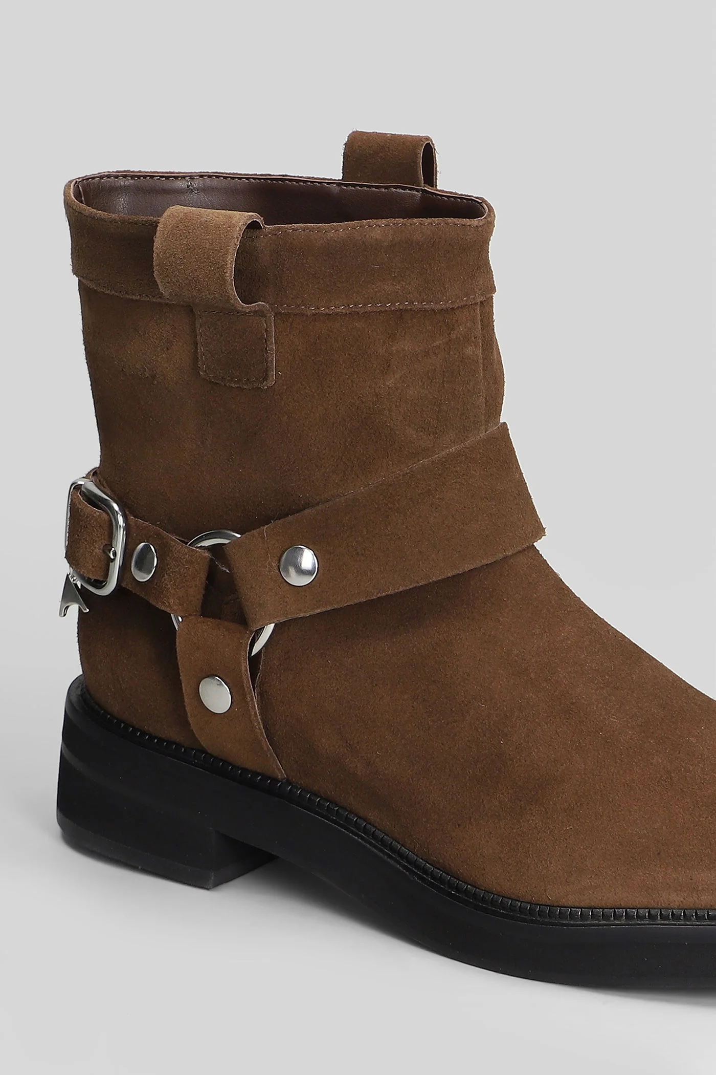 low heels Ankle boots in brown suede - Image 5