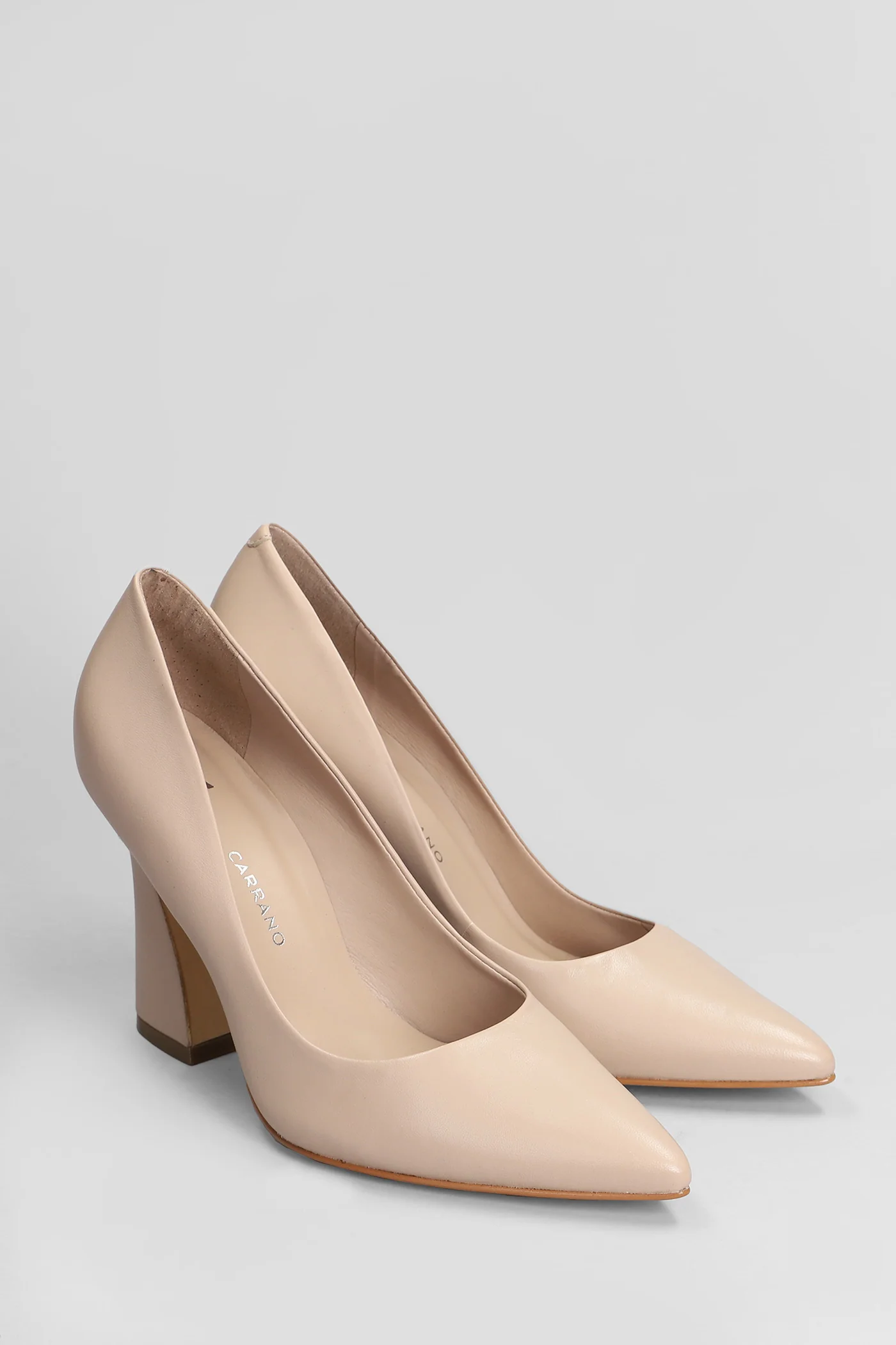 Pumps in beige leather - Image 2