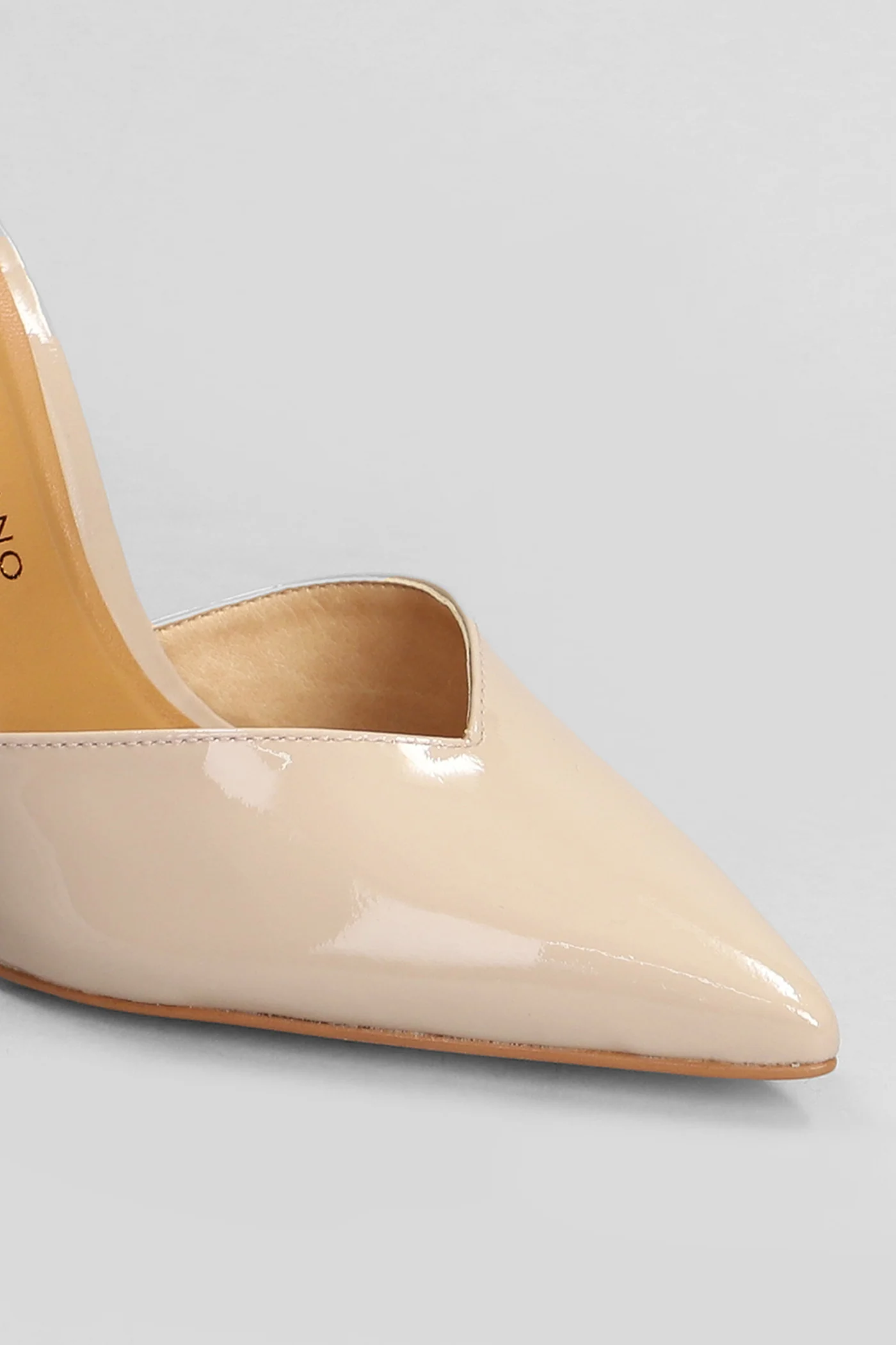 Pumps in beige patent leather - Image 5