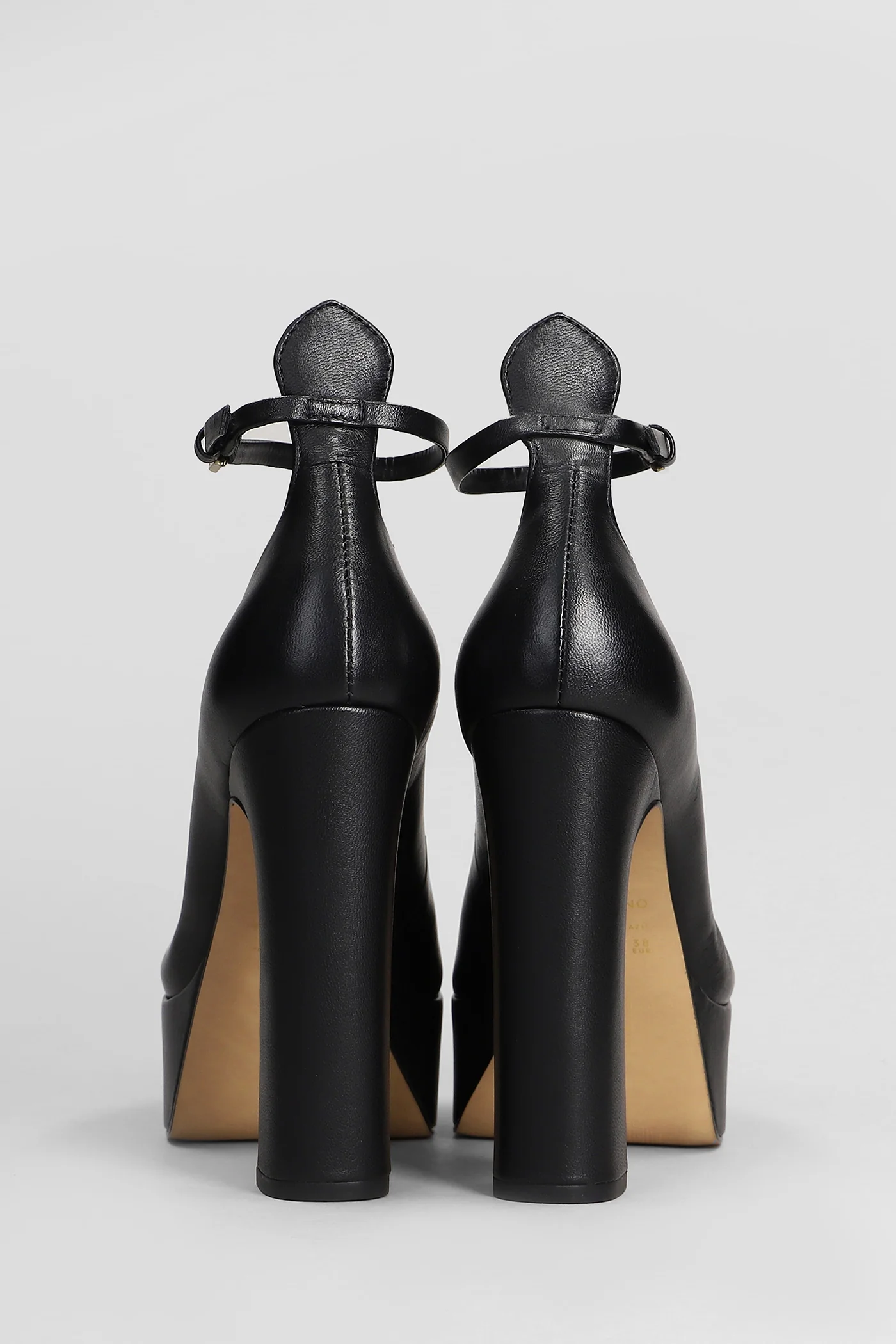 Pumps in black leather - Image 4