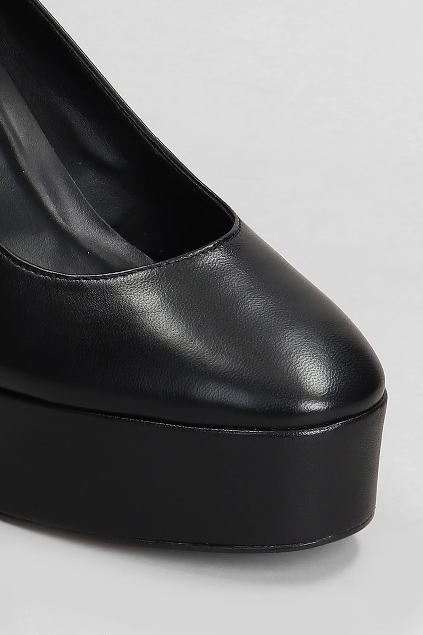 Pumps in black leather - Image 5