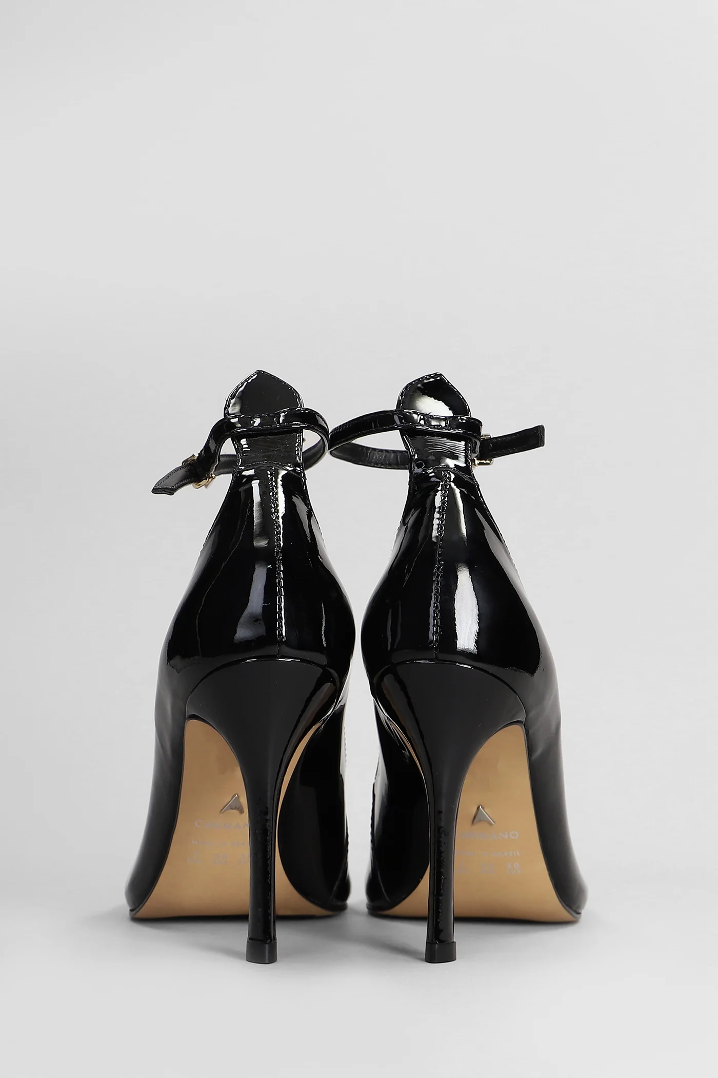 Pumps in black patent leather - Image 4