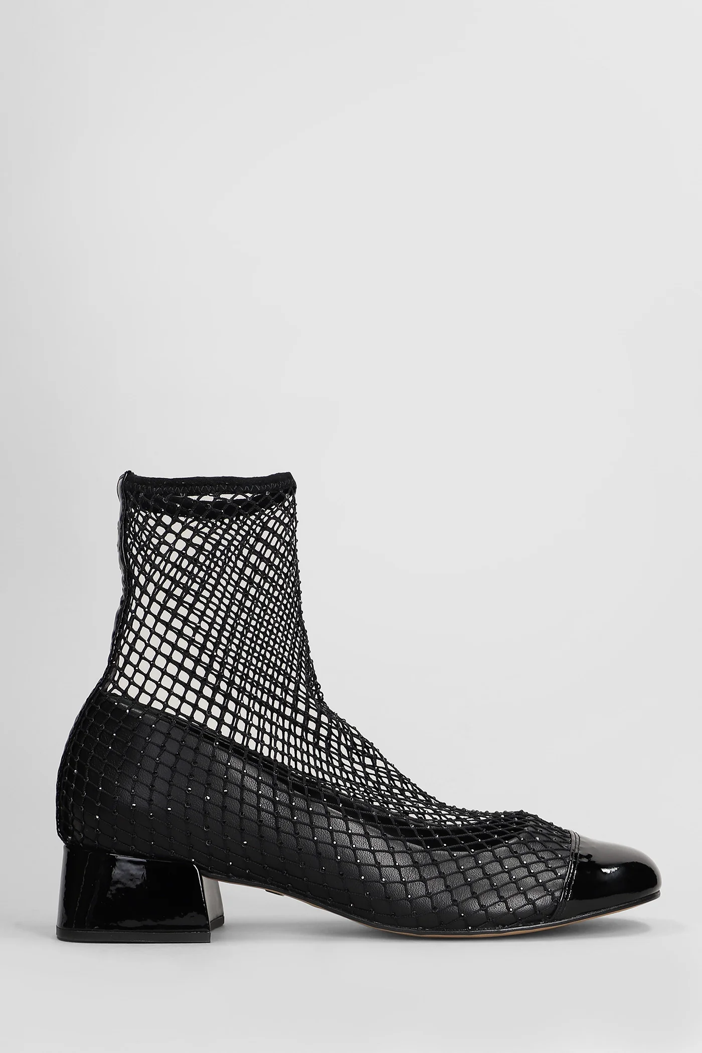 Pumps in black patent leather