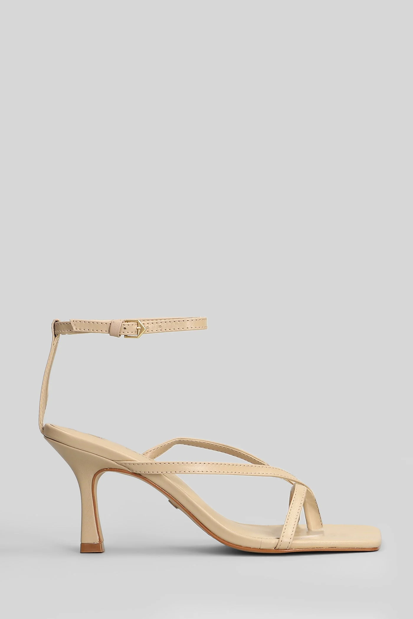 Sandals in beige leather