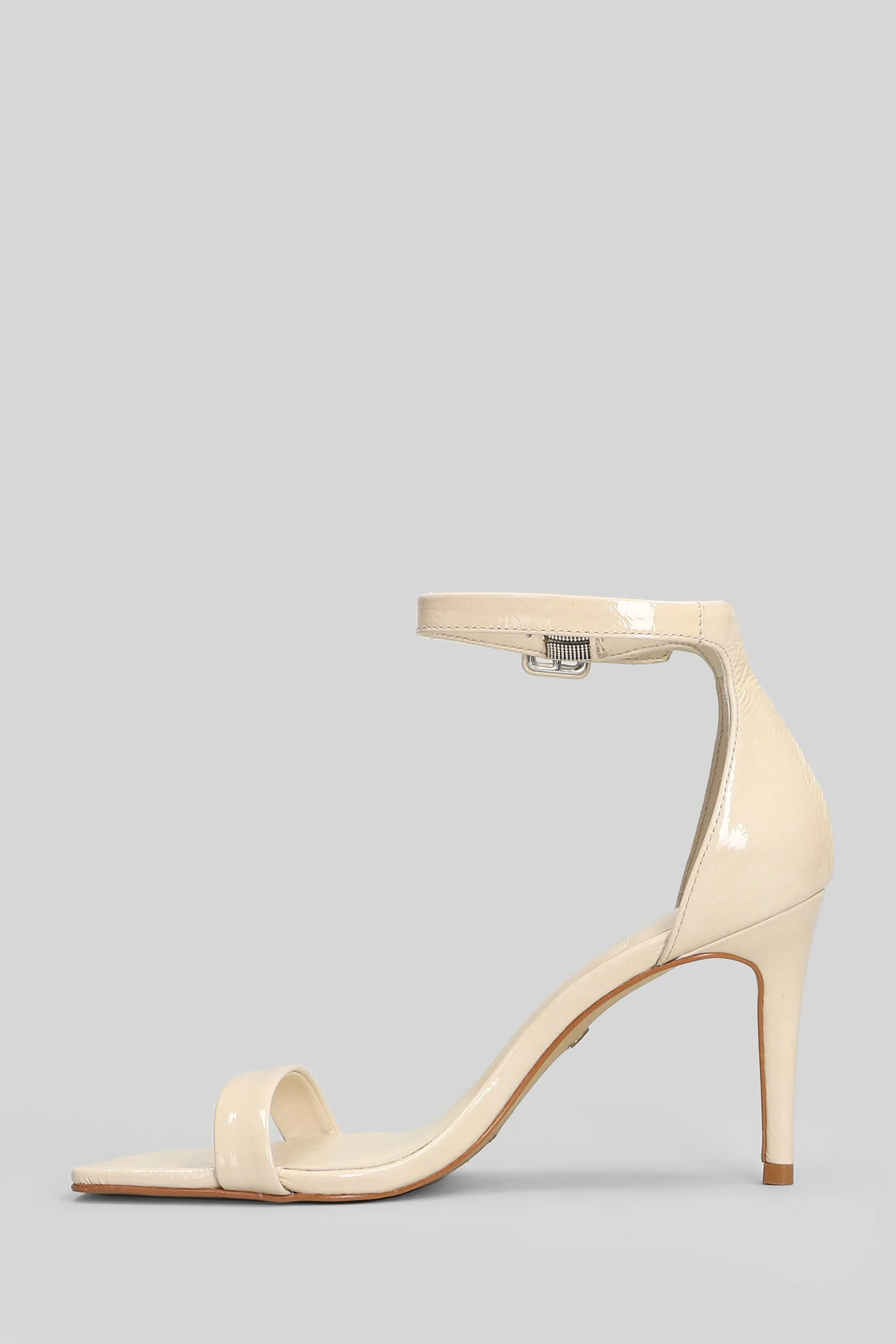 Sandals in beige patent leather - Image 3