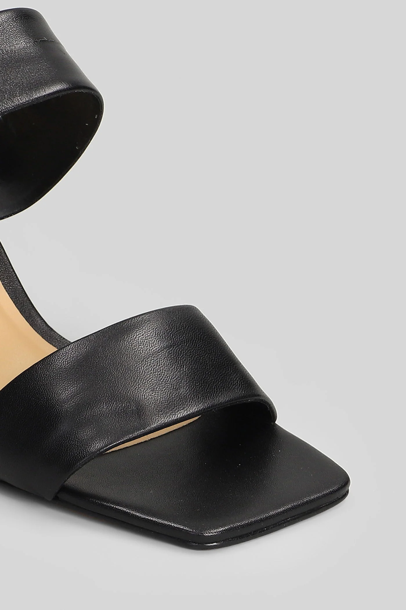 Sandals in black leather - Image 5