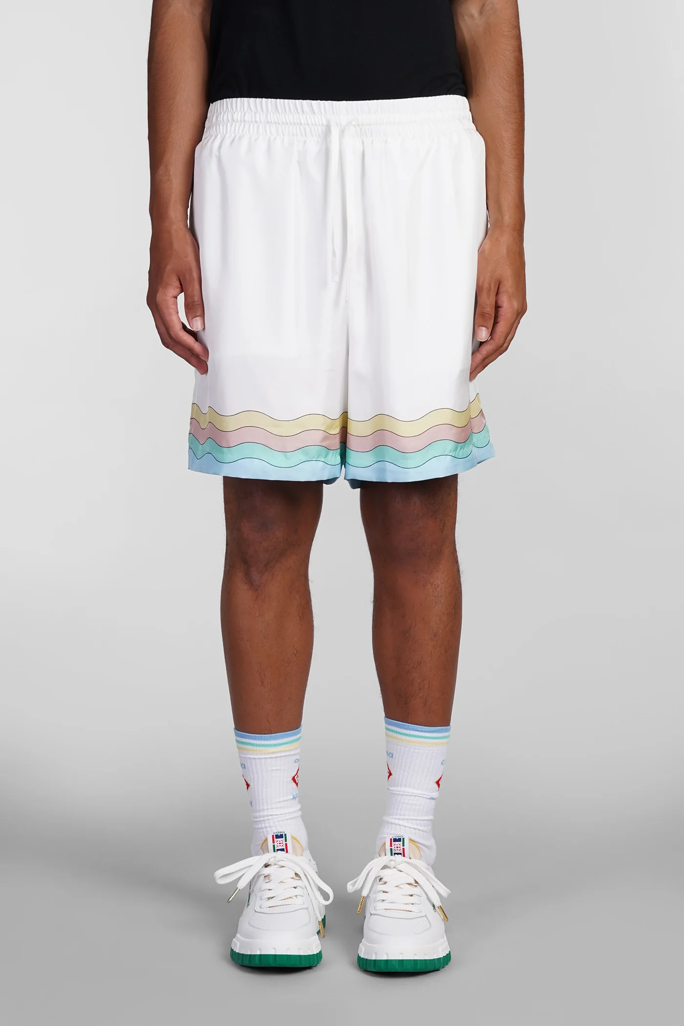 Shorts in white silk