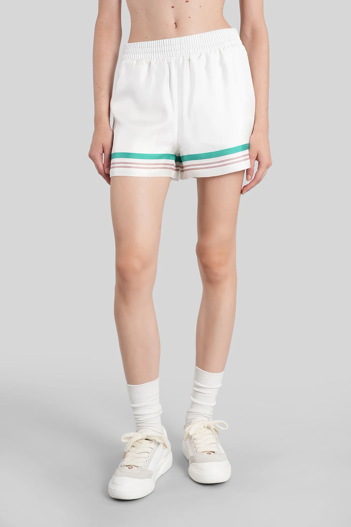 Shorts in white silk