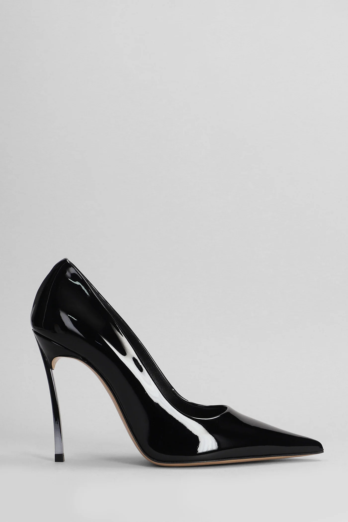 Superblade Pumps in black patent leather