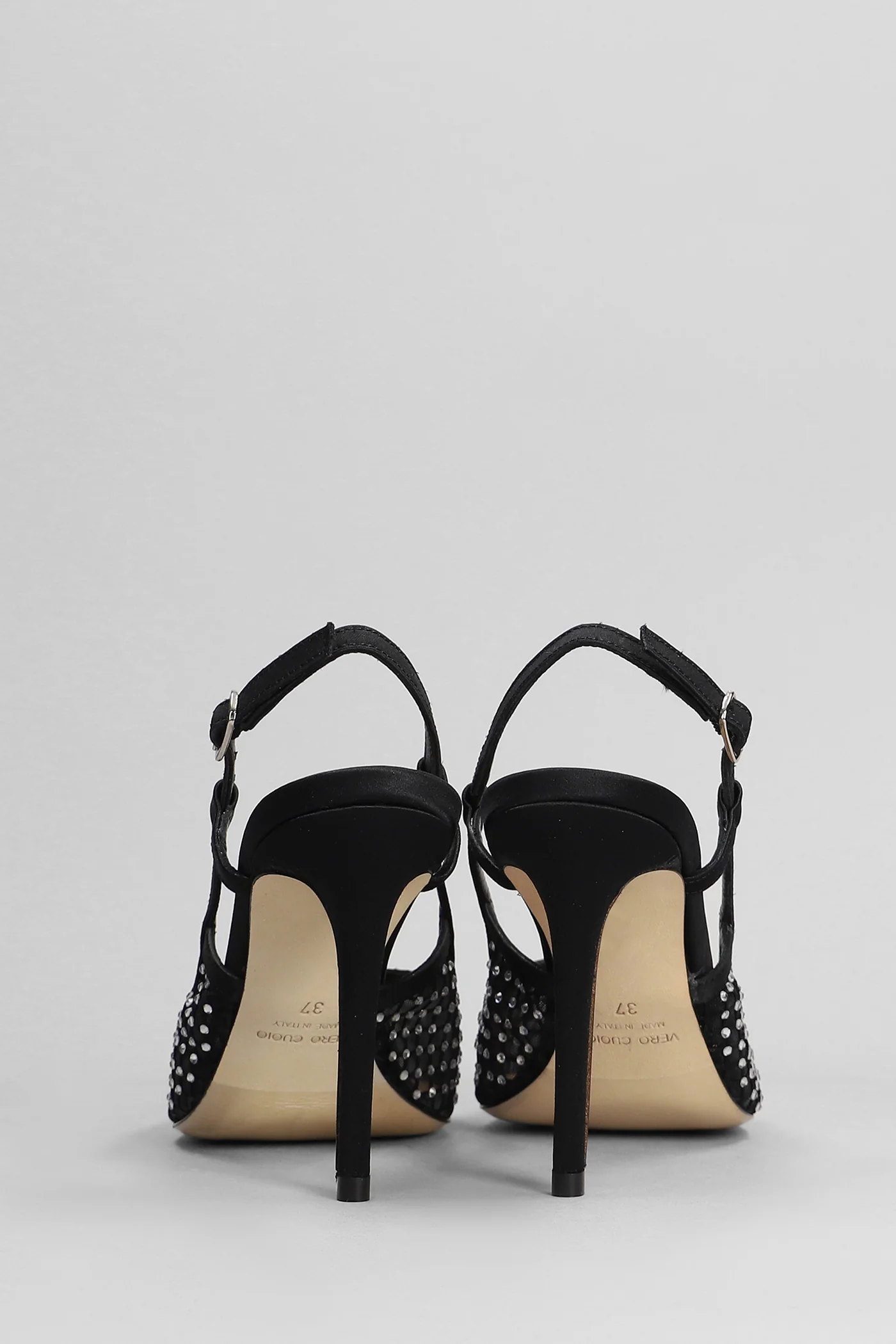 Pumps in black satin - Image 4