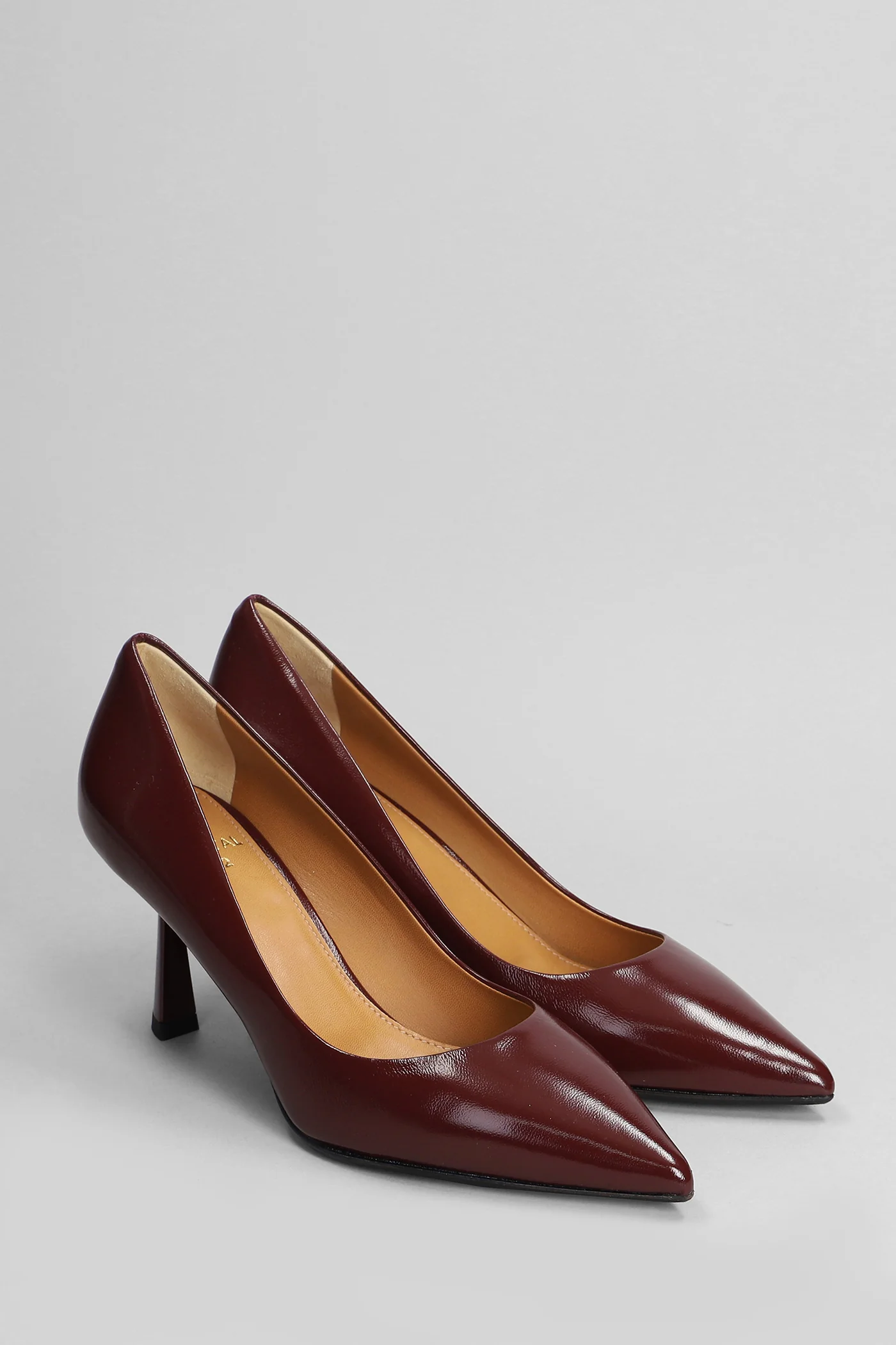 Pumps in bordeaux leather - Image 2