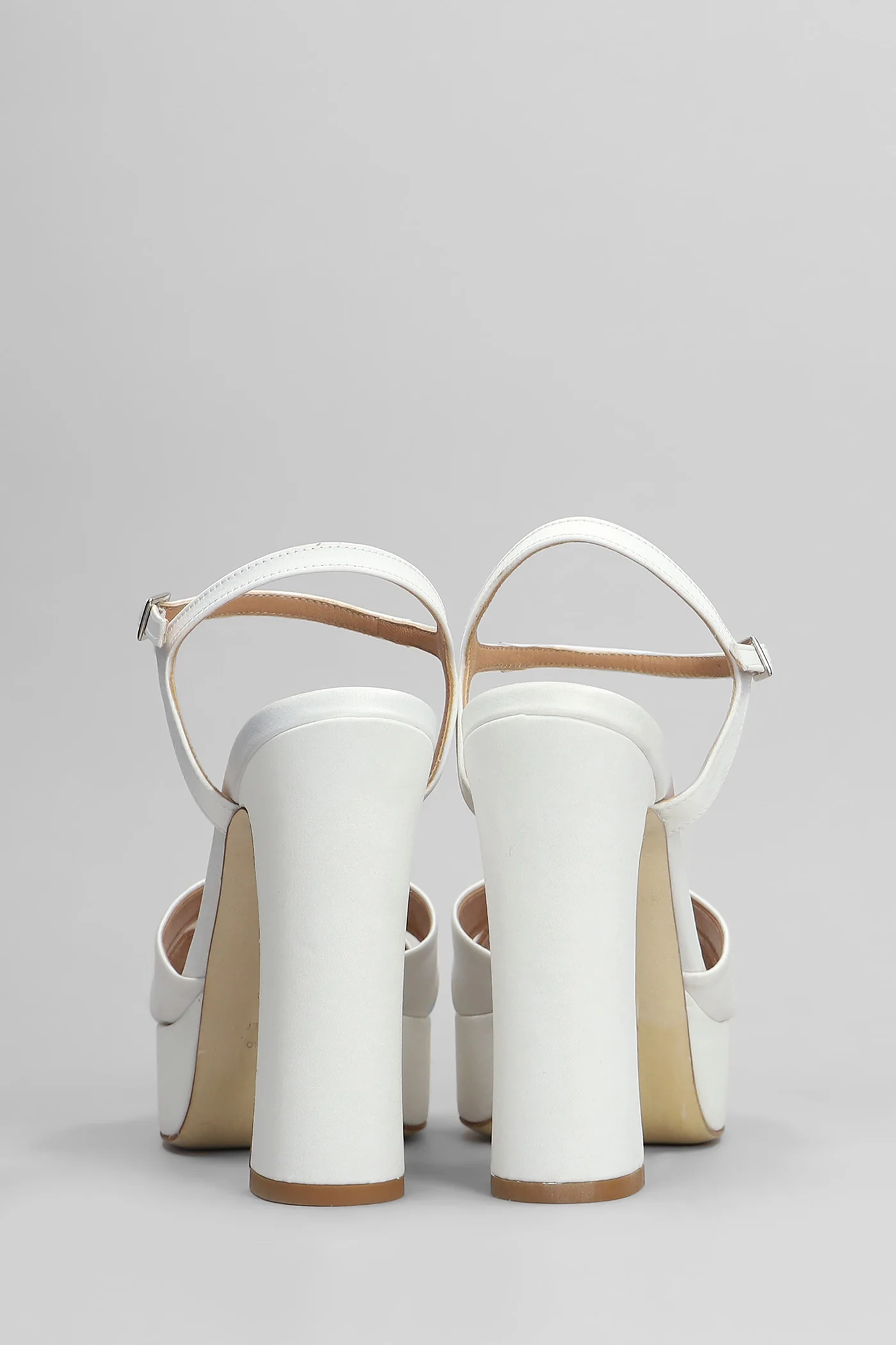 Sandals in white satin - Image 4