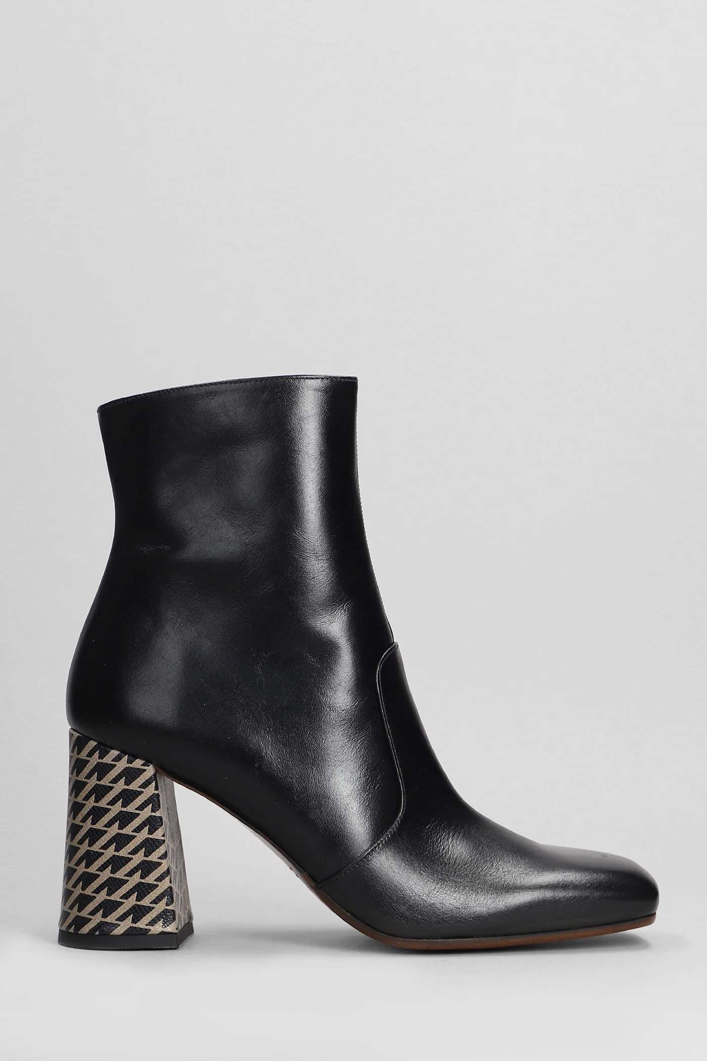 Oysi High heels Ankle boots in black leather