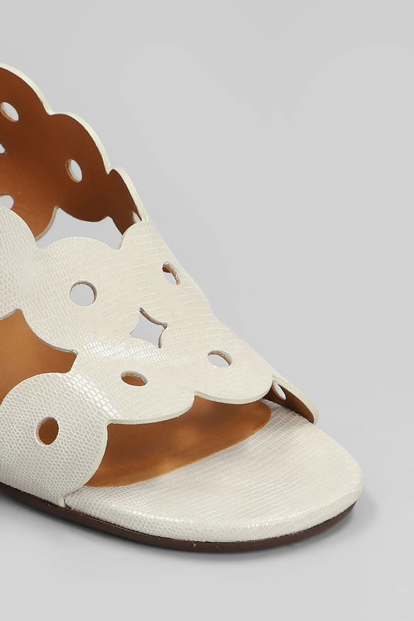Sandals in white leather - Image 5
