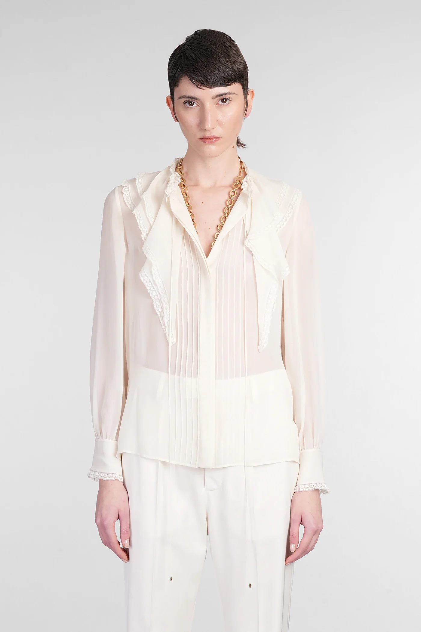 Blouse in beige silk