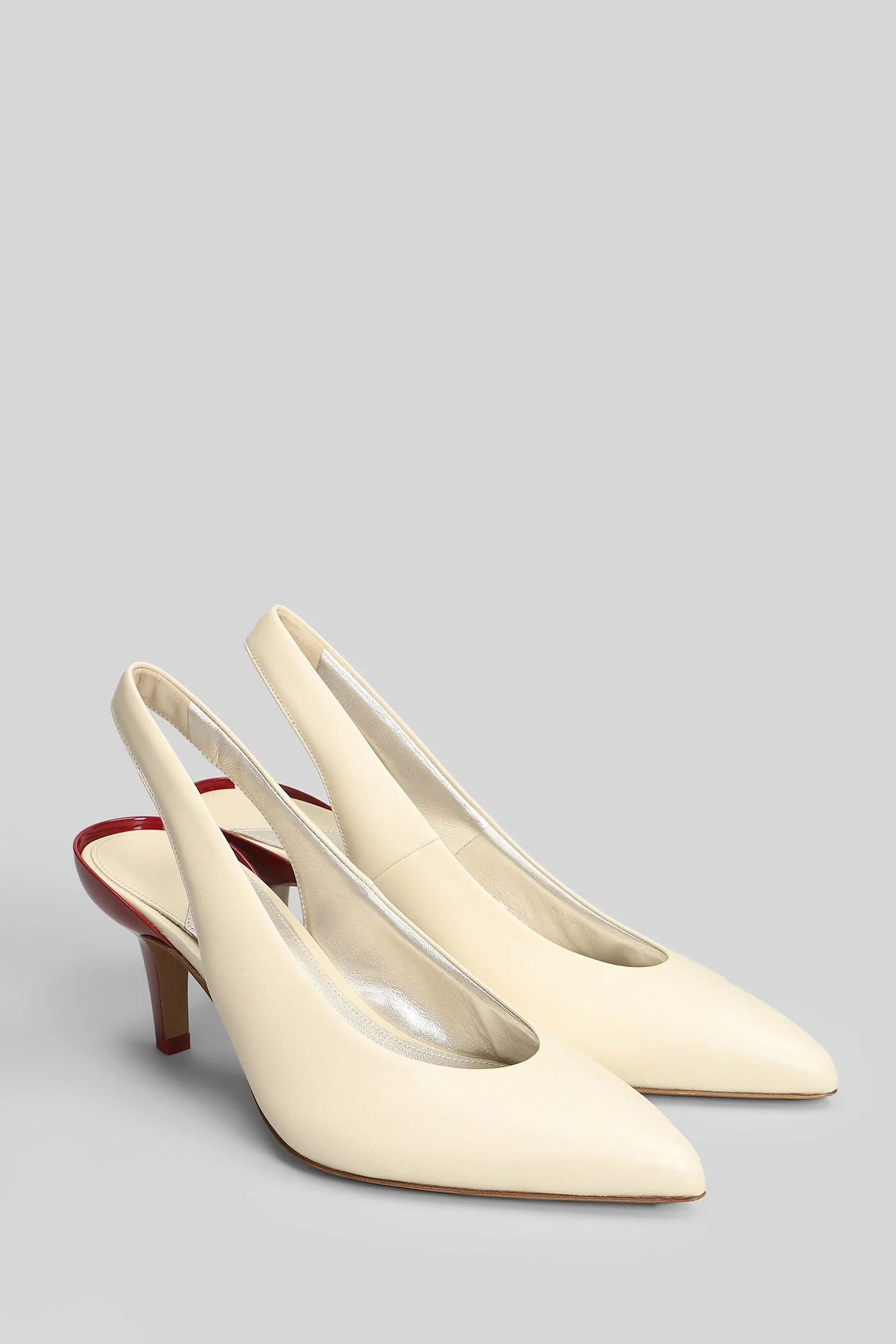 Pumps Pumps in beige leather - Image 2