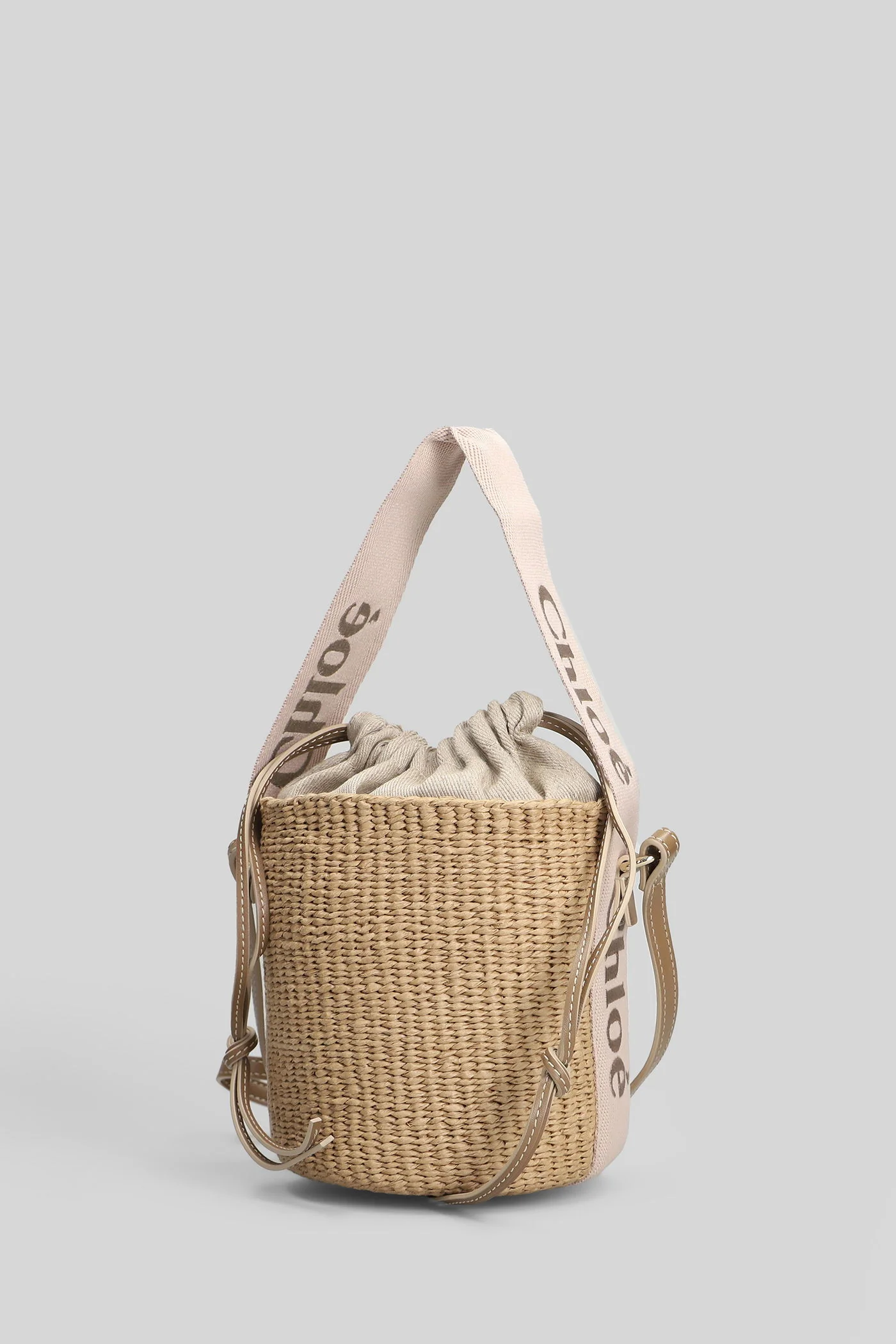 Woody basket Shoulder bag in beige raffia - Image 2