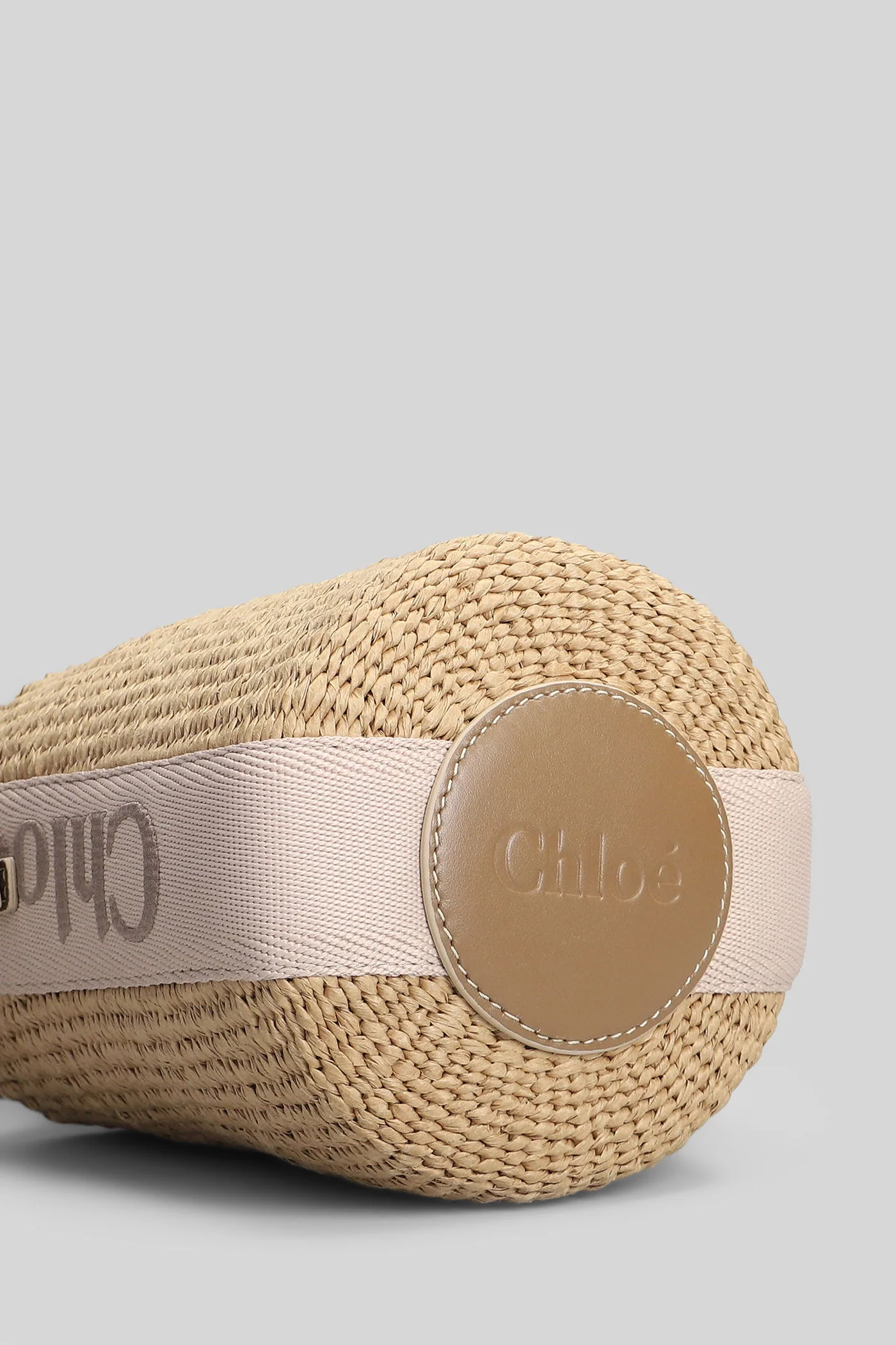 Woody basket Shoulder bag in beige raffia - Image 4