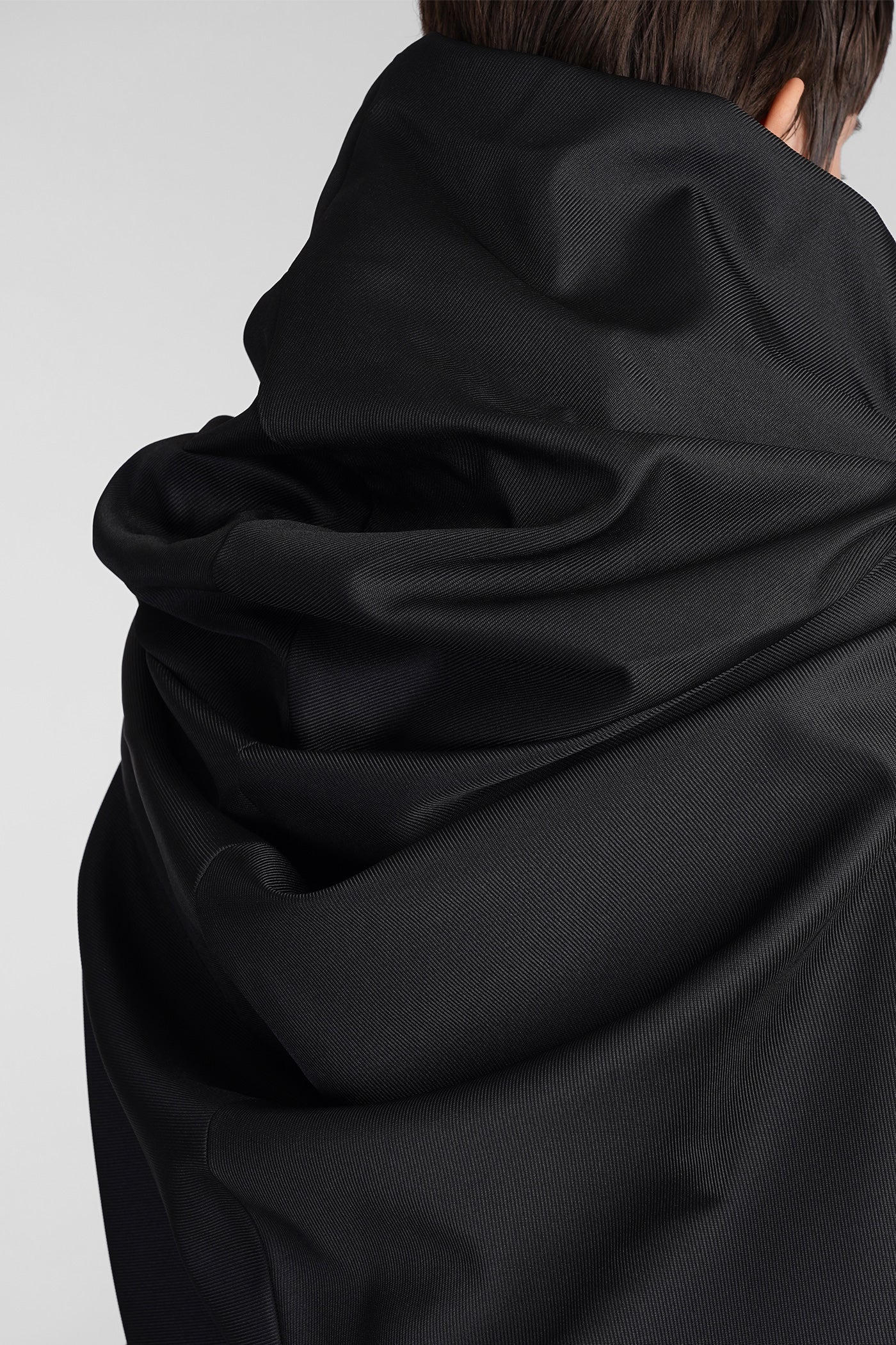 Shrug in black polyester - Image 5