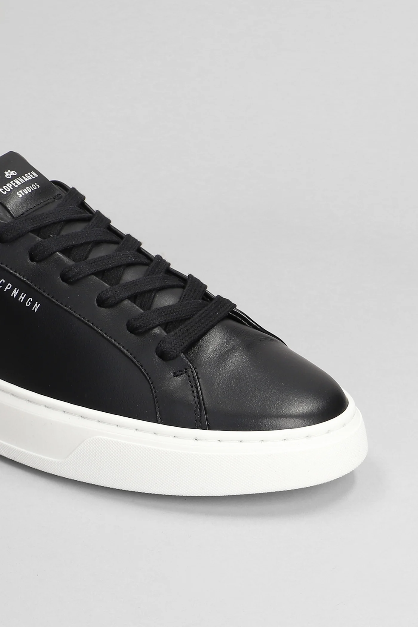 Sneakers in black leather - Image 10