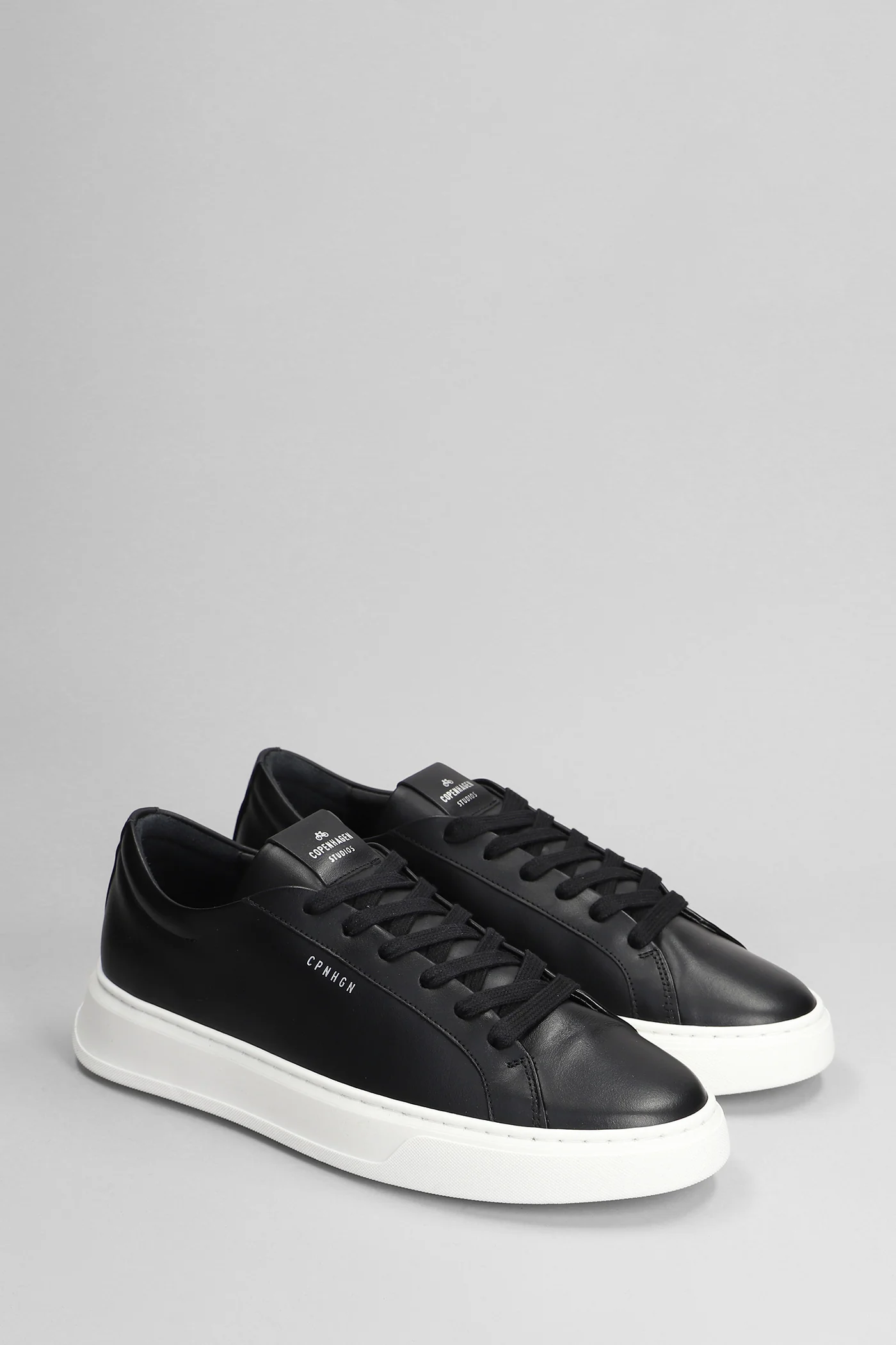 Sneakers in black leather - Image 2