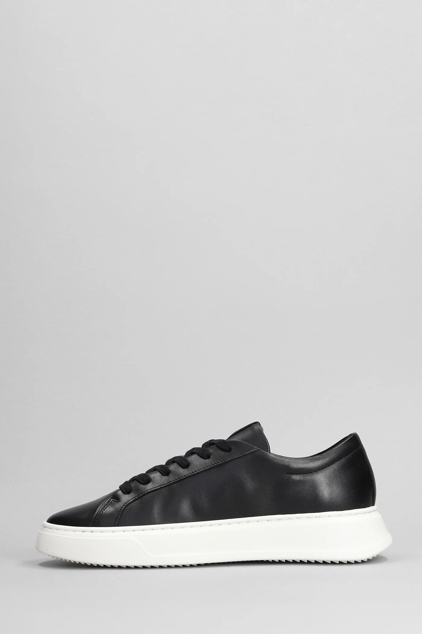 Sneakers in black leather - Image 3