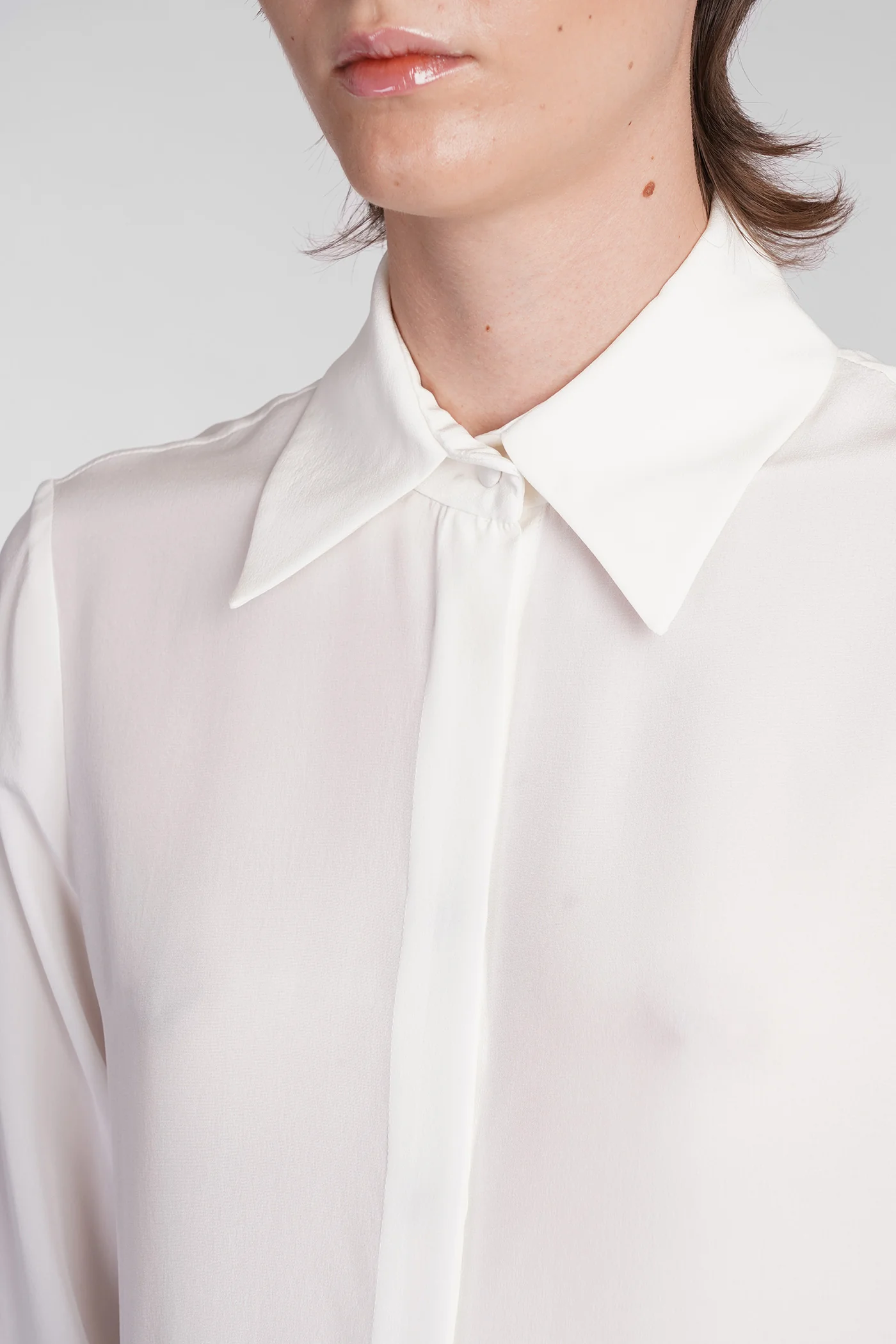 Keltie Shirt in beige silk - Image 5