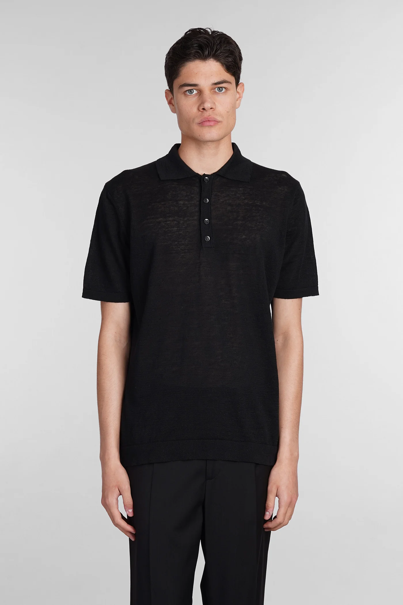 Putri Polo in black linen
