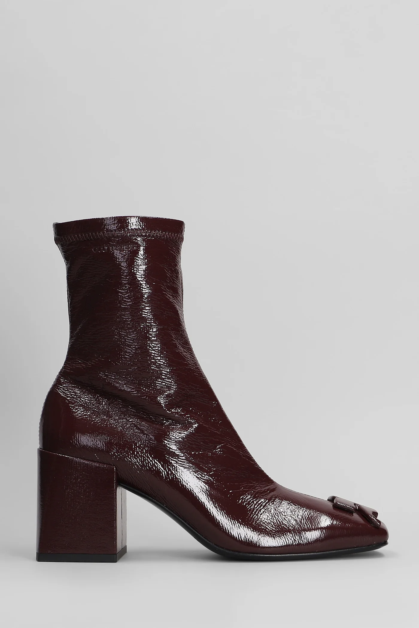 Ankle boots in bordeaux leather