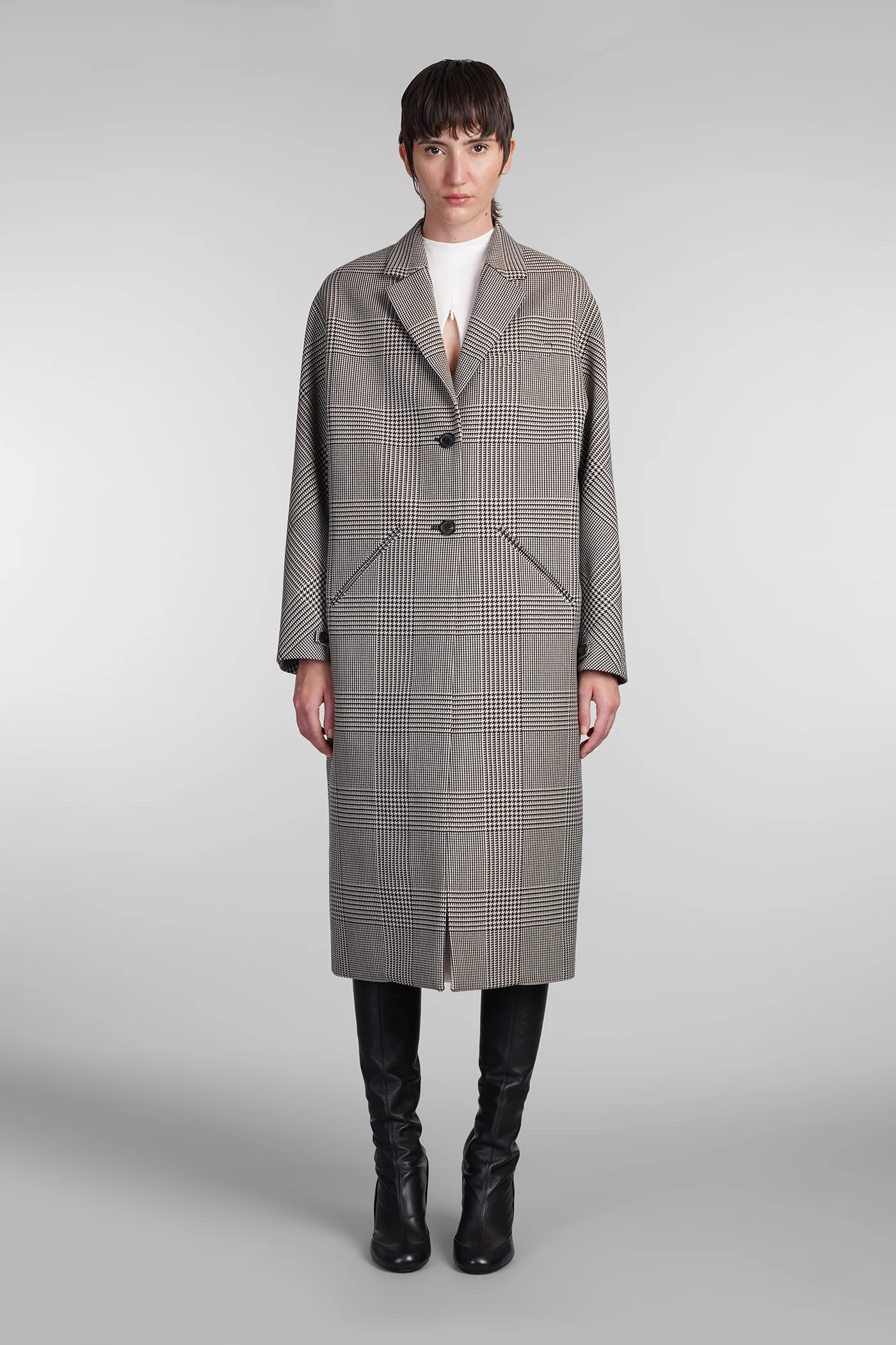 Coat in beige wool