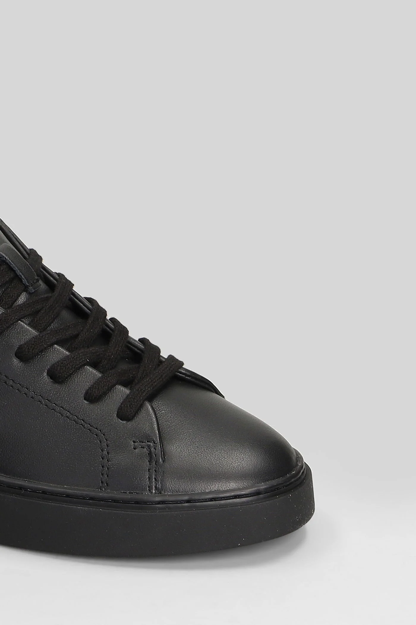 Levante Mono Sneakers in black leather - Image 5