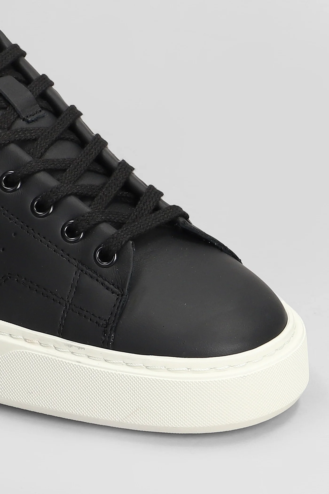 Levante Sneakers in black leather - Image 5