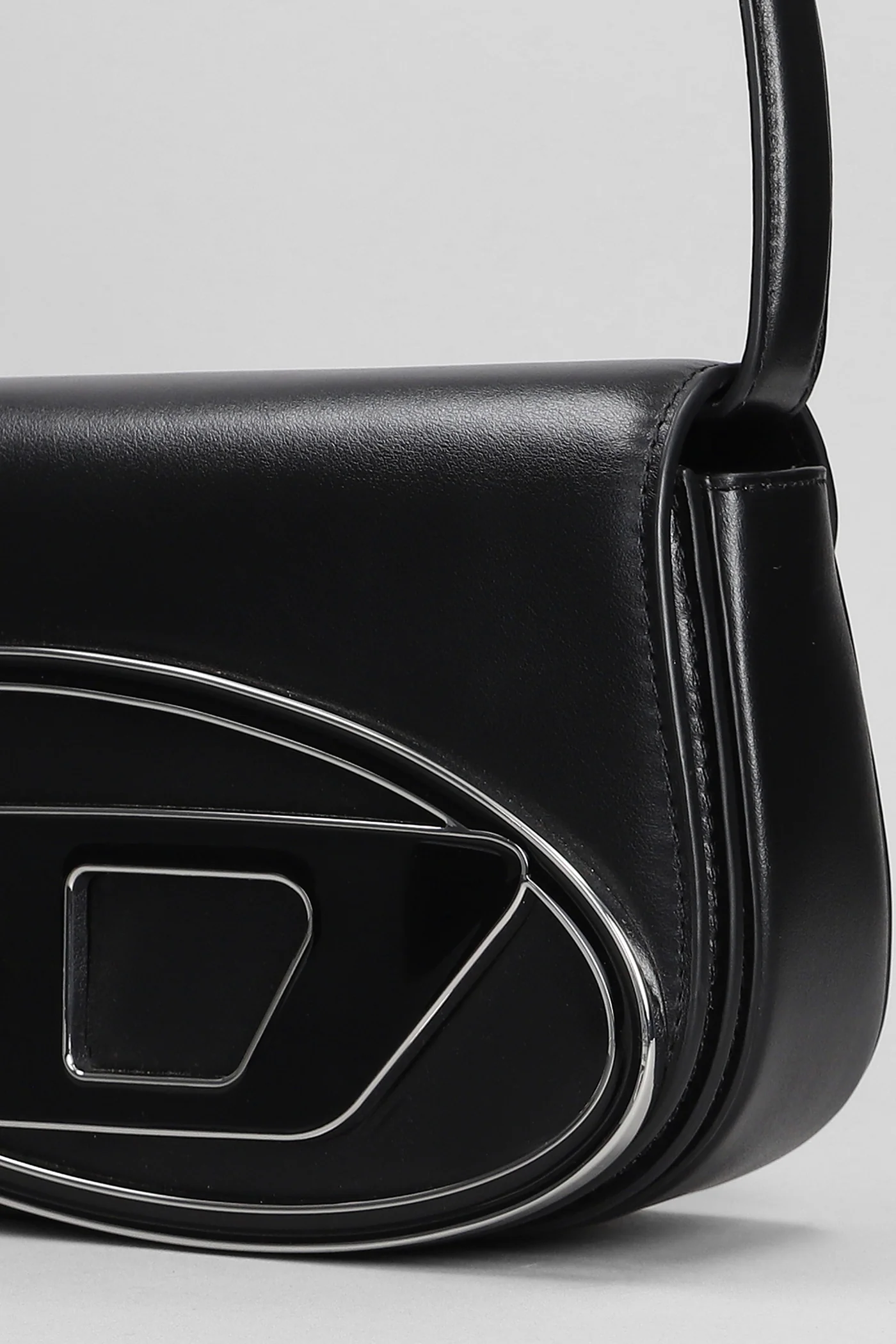 1dr Shoulder bag in black leather - Image 16