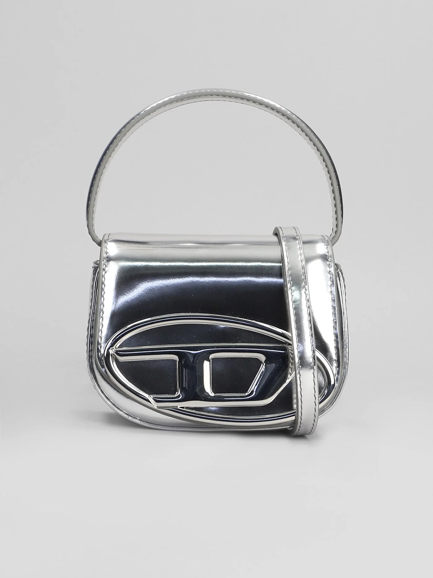 Shoulder bag in silver synthetic leather