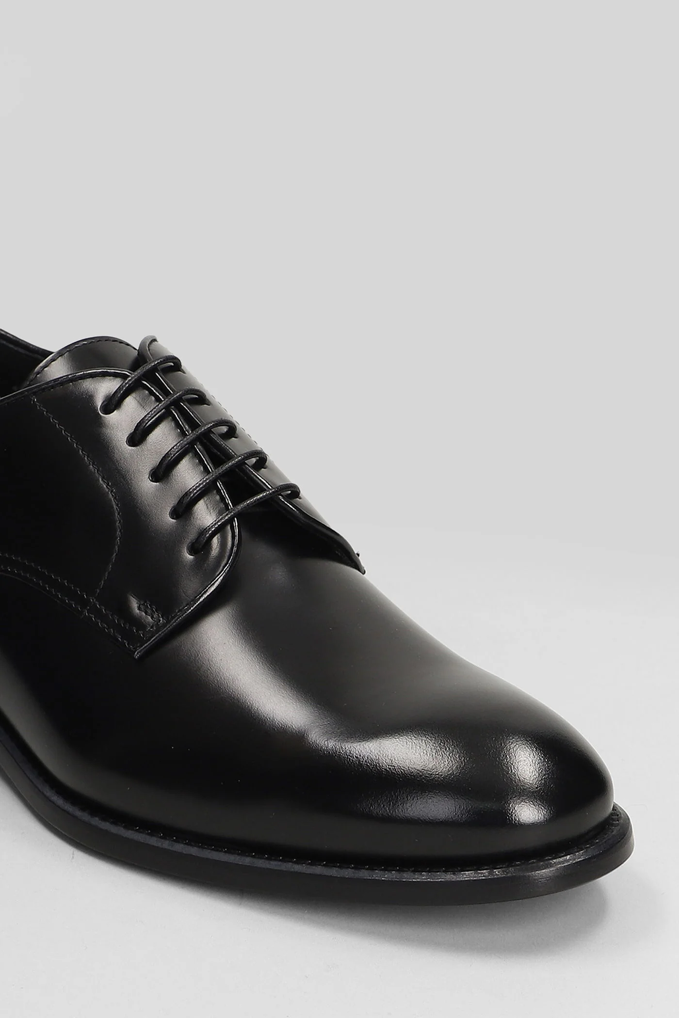 Lace up shoes in black leather - Image 5