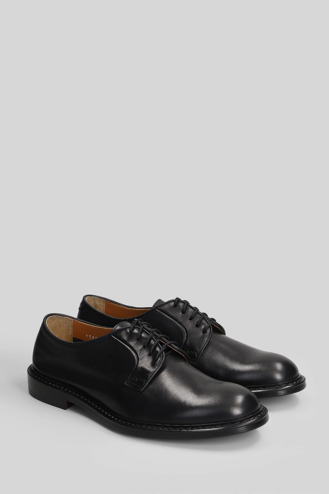 Lace up shoes in black leather - Image 2