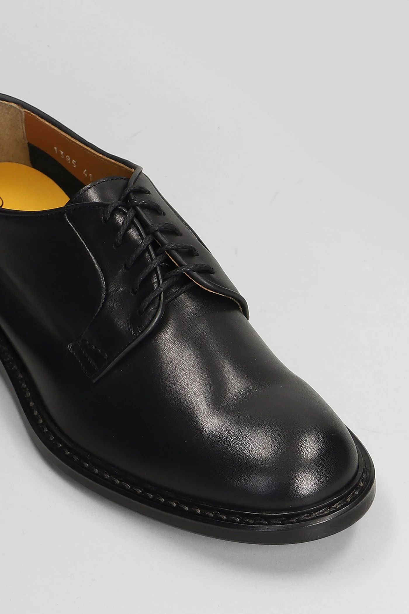 Lace up shoes in black leather - Image 5