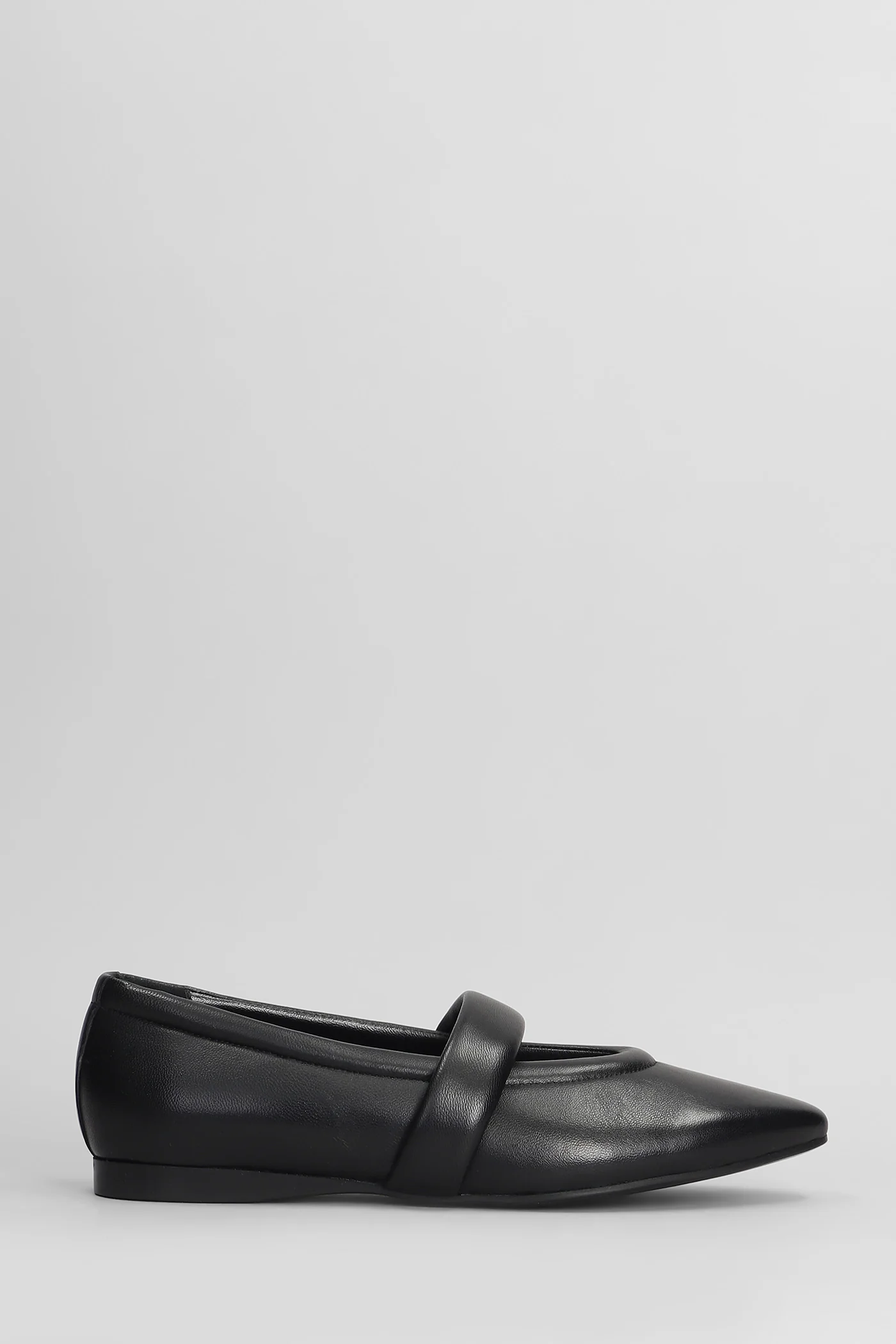 Ballet flats in black leather