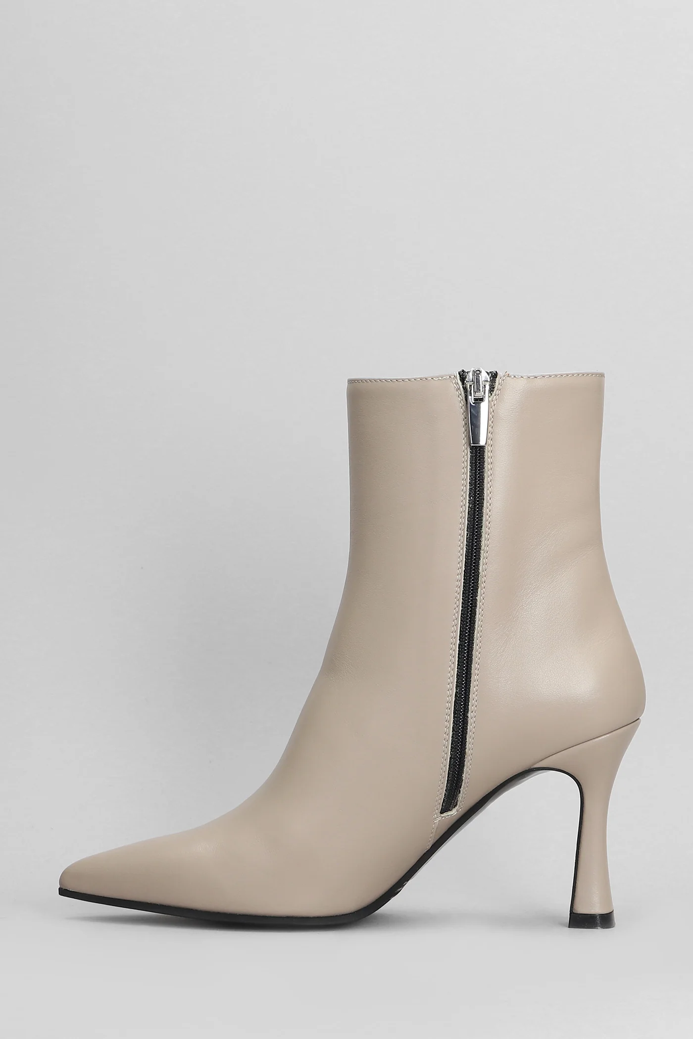 High heels Ankle boots in beige leather - Image 3
