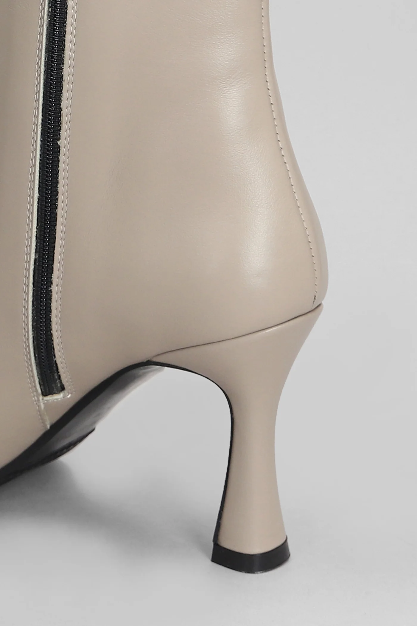 High heels Ankle boots in beige leather - Image 5