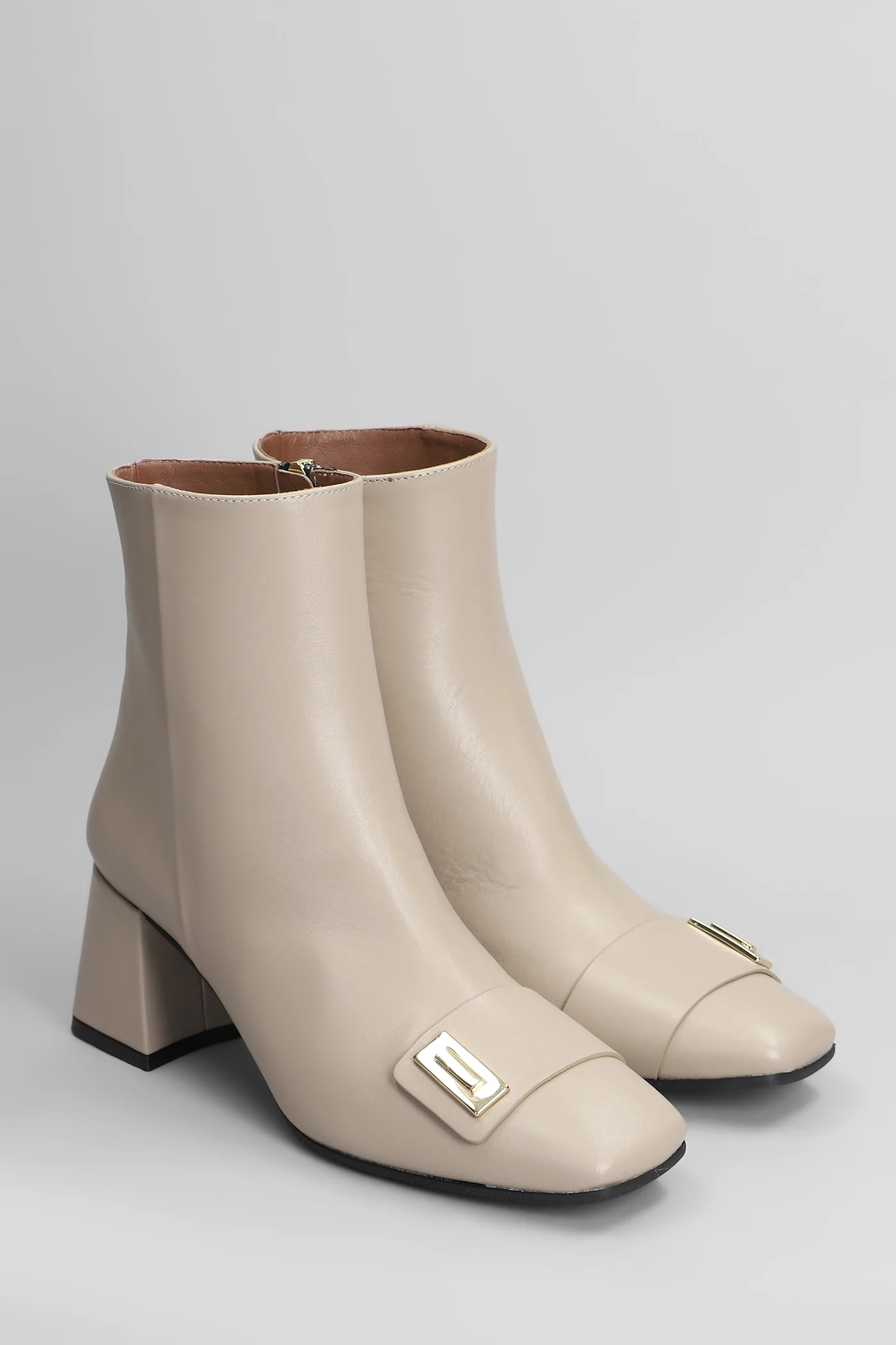 High heels Ankle boots in beige leather - Image 2