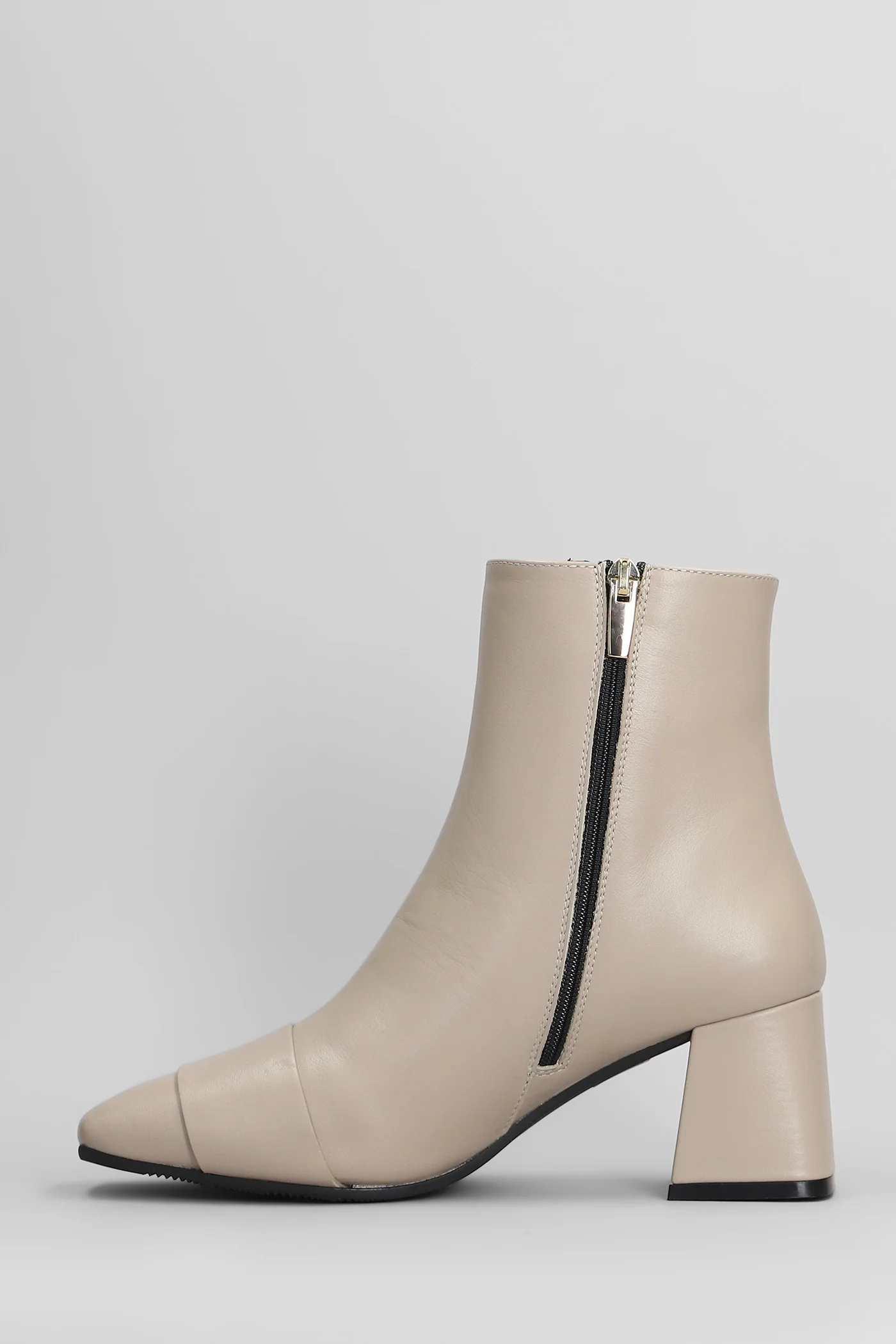 High heels Ankle boots in beige leather - Image 3